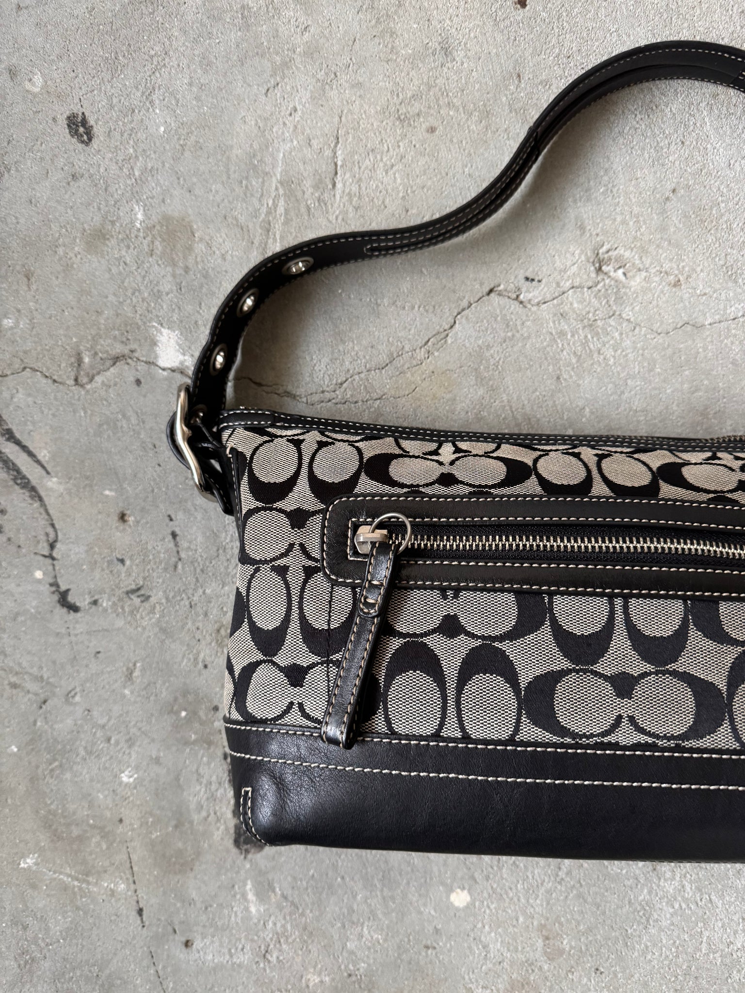 Coach Signature East West Shoulder Bag Grey/Black