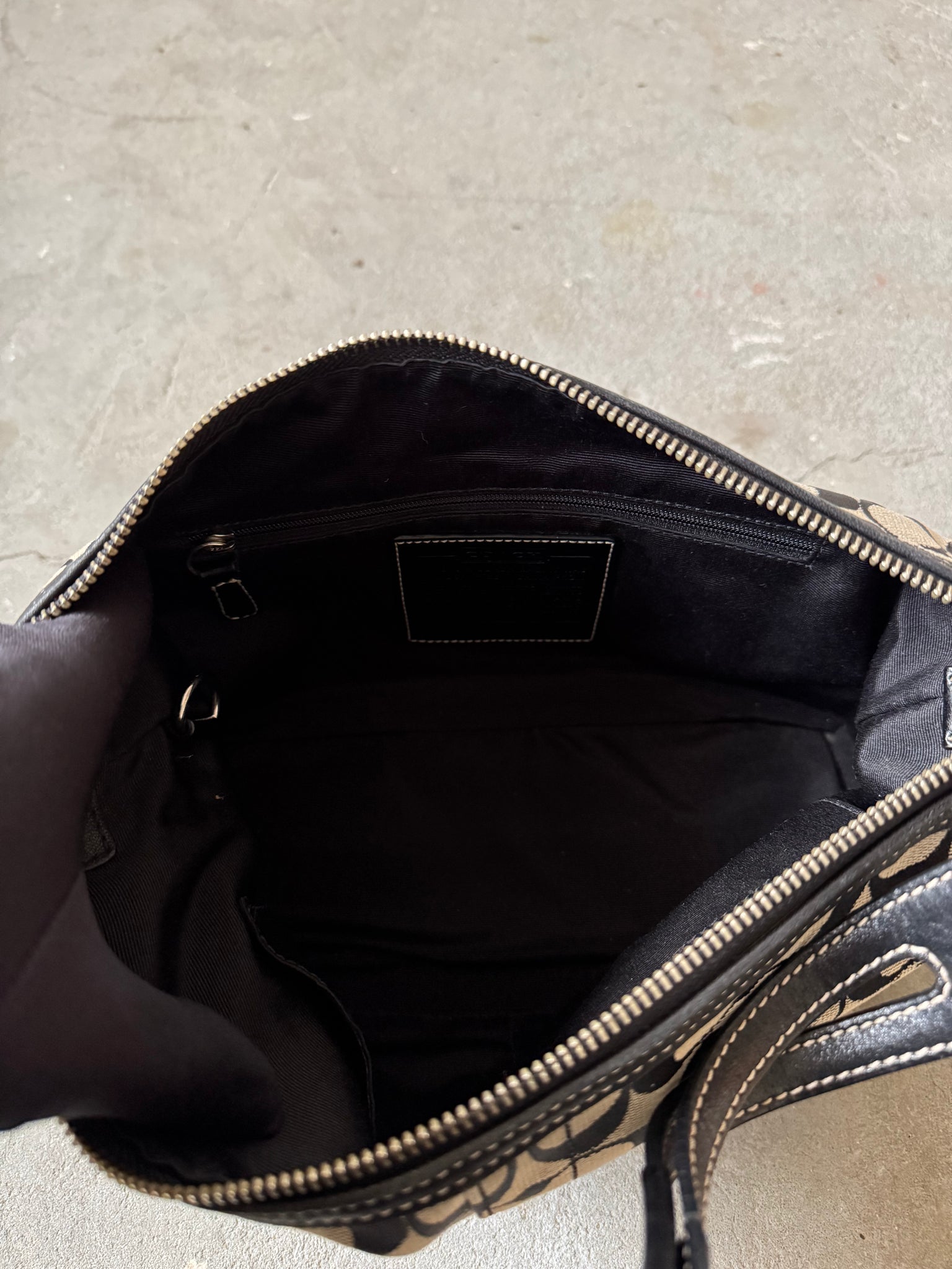 Coach Signature East West Shoulder Bag Grey/Black
