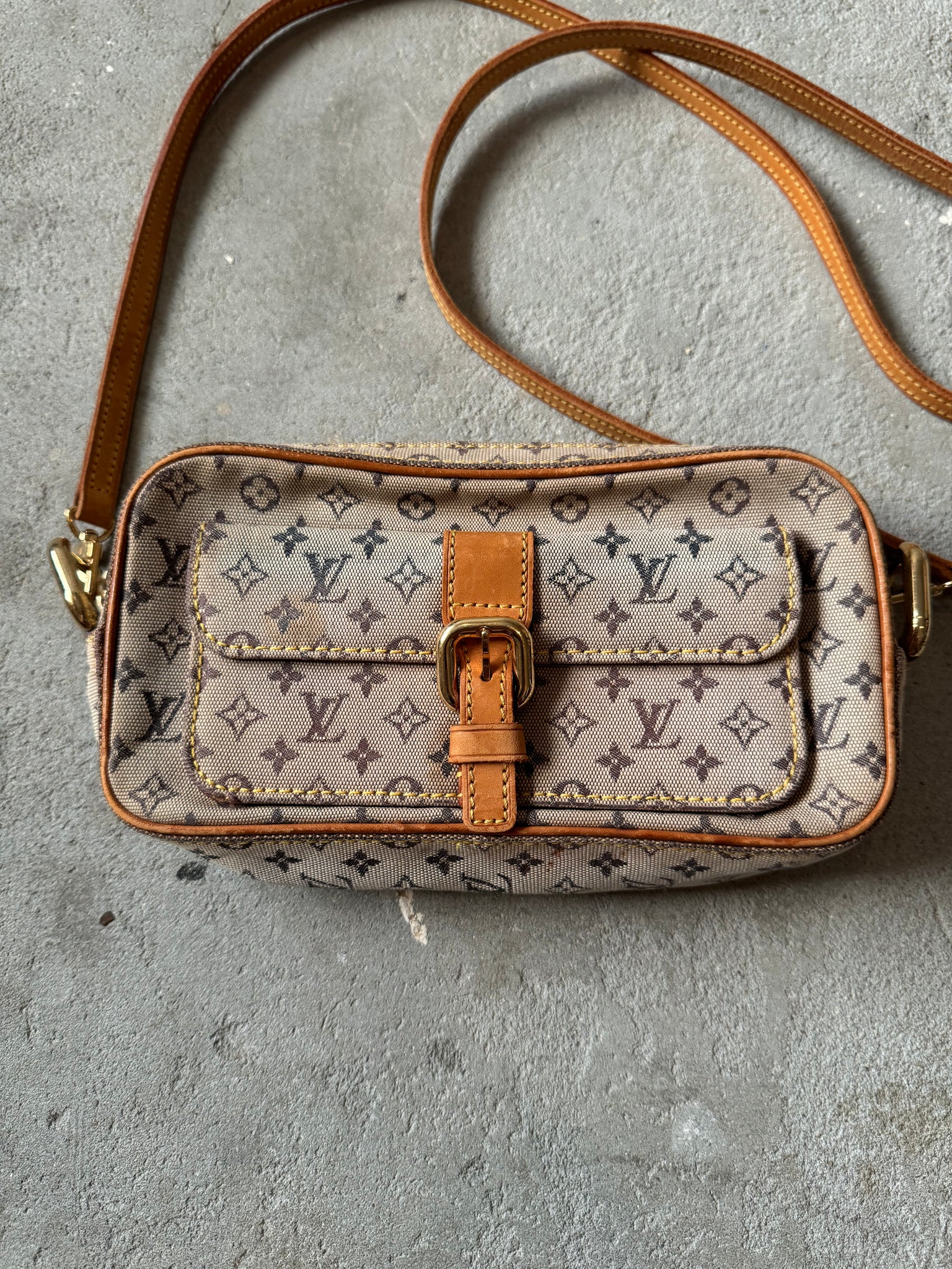 Louis Vuitton Juliette MM Shoulder Bag Grey