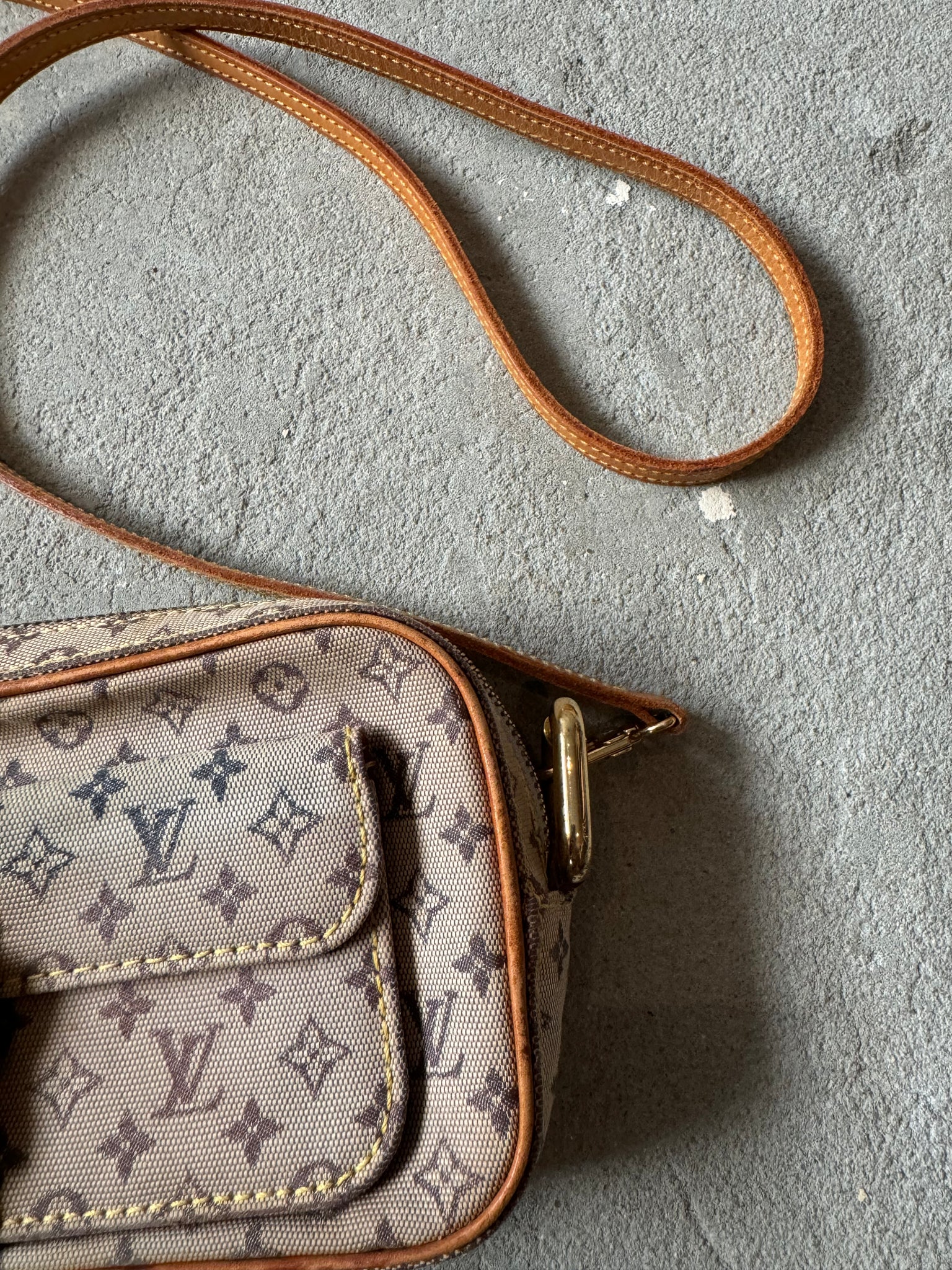 Louis Vuitton Juliette MM Shoulder Bag Grey