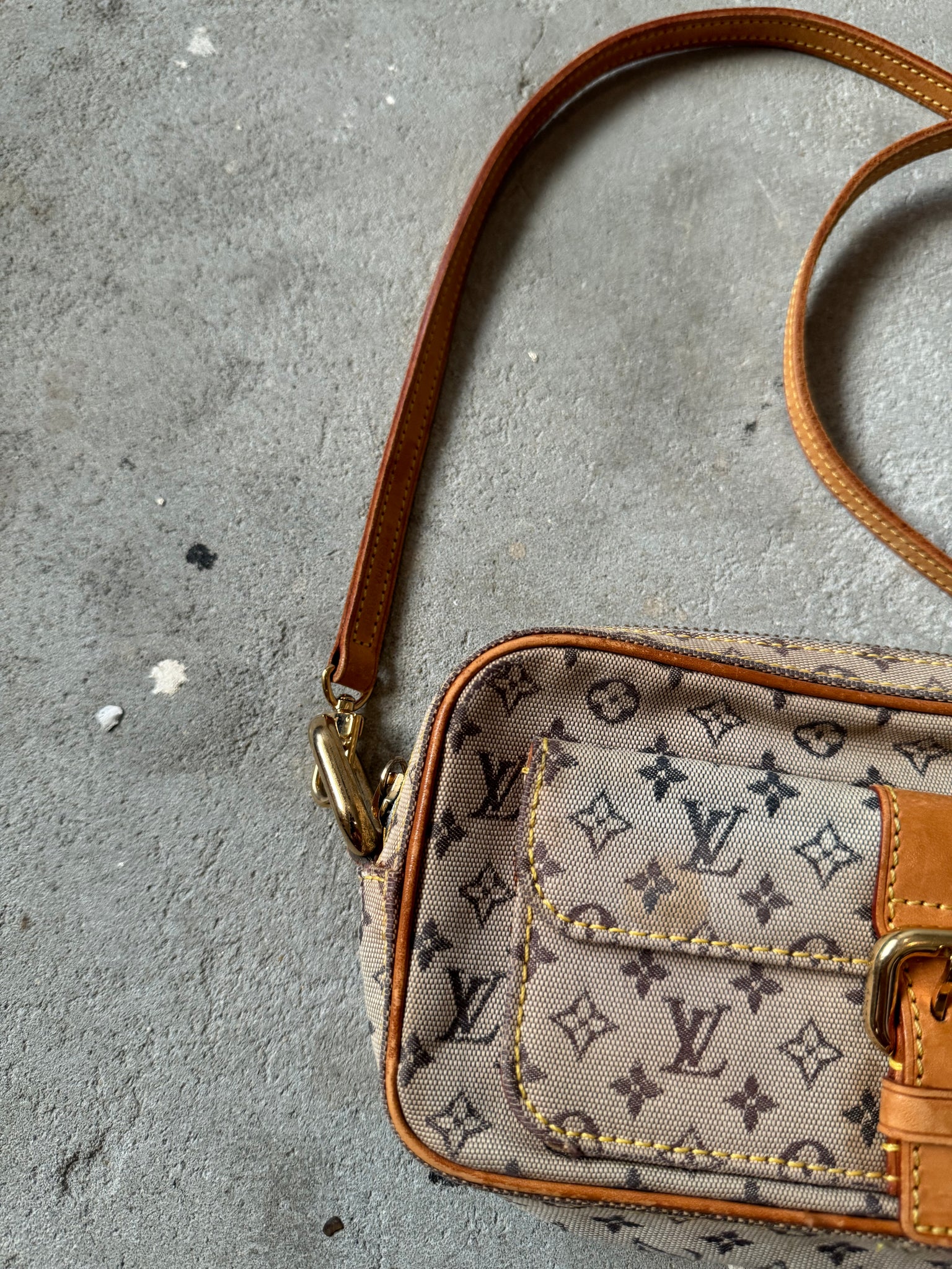 Louis Vuitton Juliette MM Shoulder Bag Grey