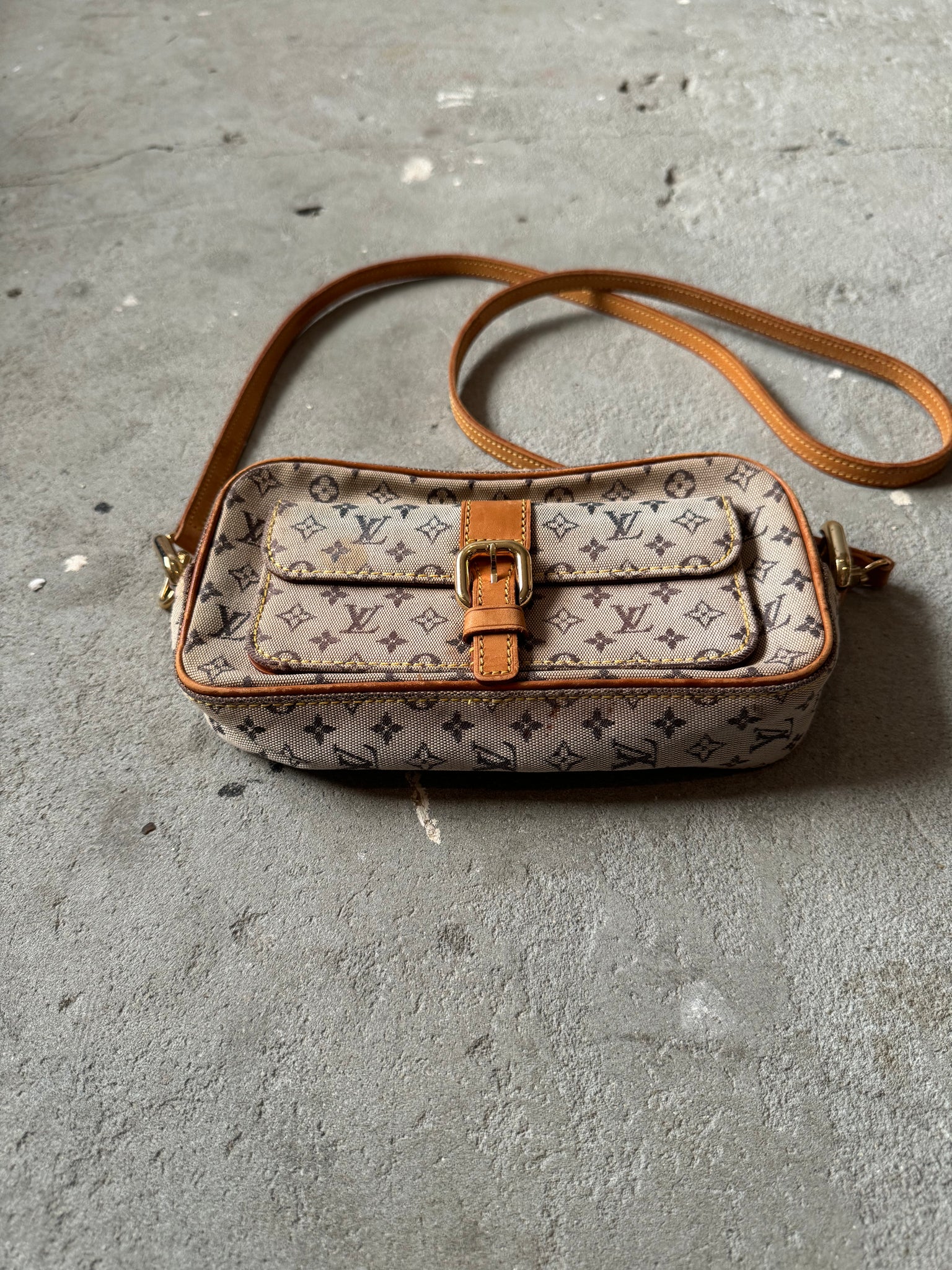 Louis Vuitton Juliette MM Shoulder Bag Grey