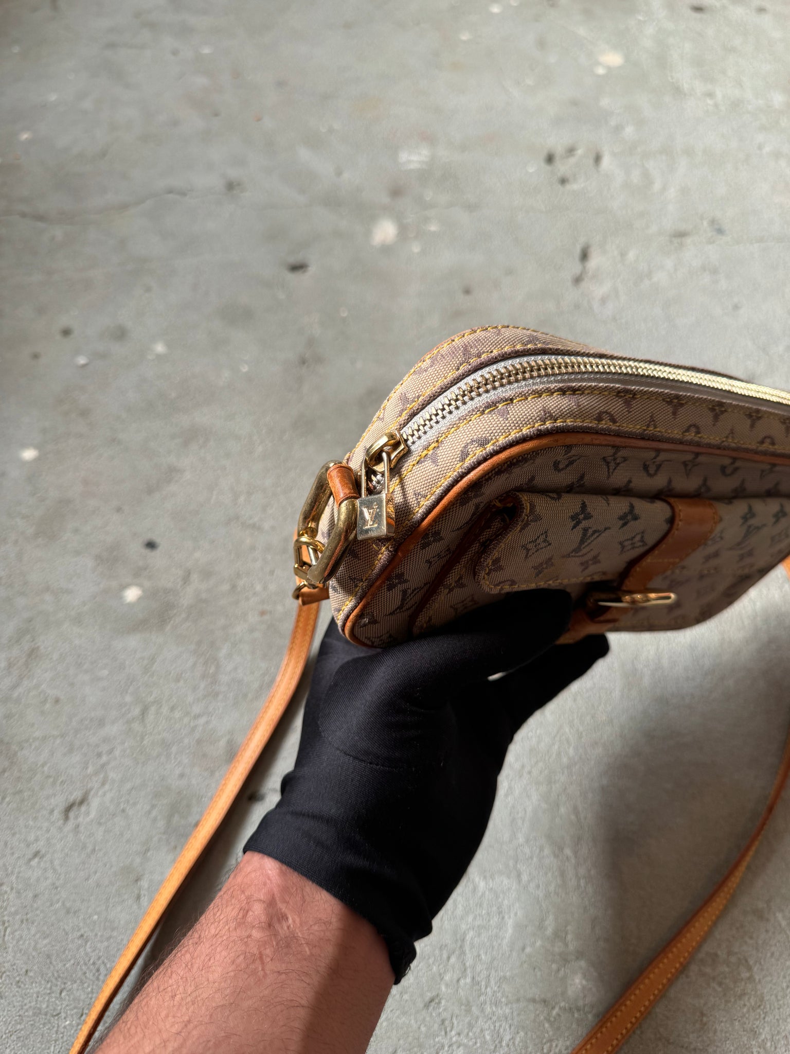 Louis Vuitton Juliette MM Shoulder Bag Grey
