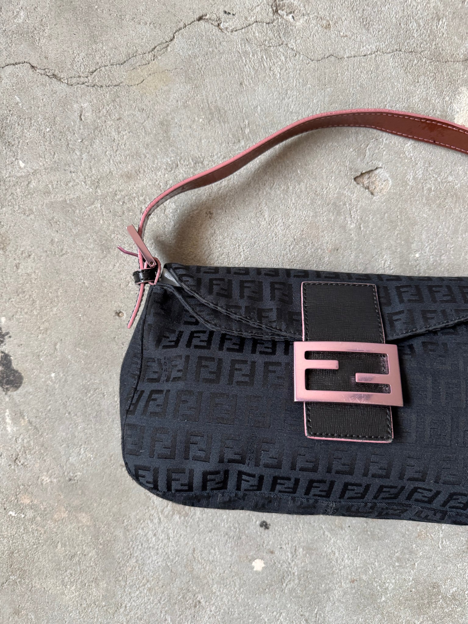 Fendi Zucchino Baguette Bucket Shoulder Bag Black/Pink