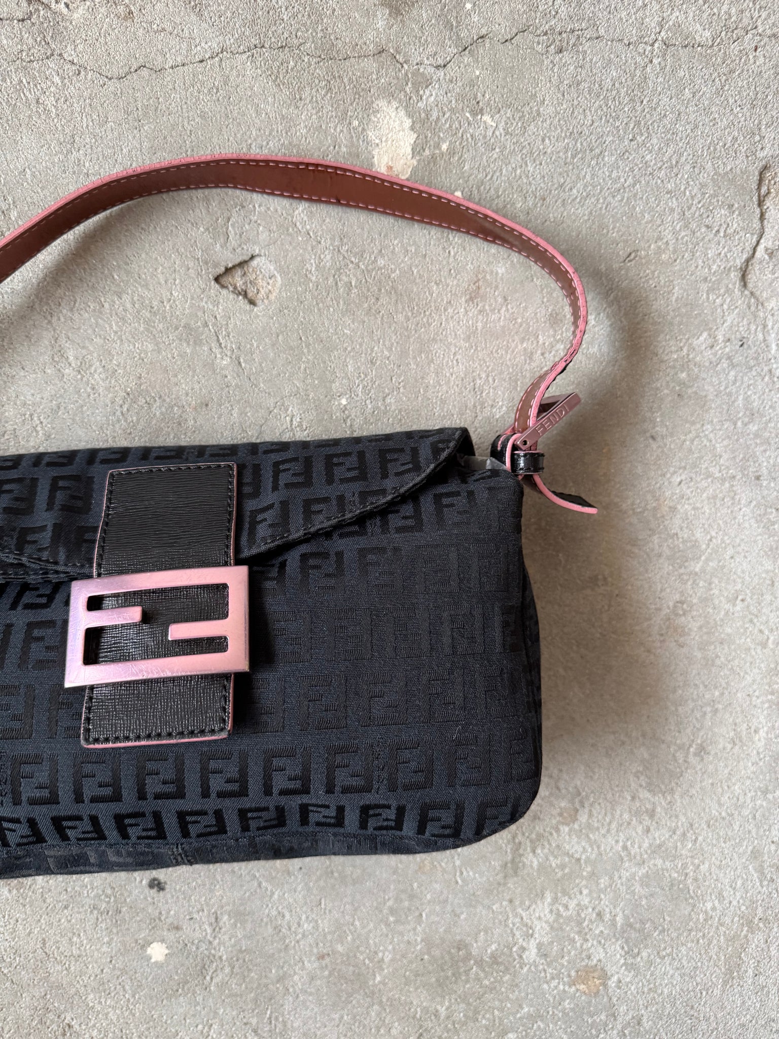 Fendi Zucchino Baguette Bucket Shoulder Bag Black/Pink