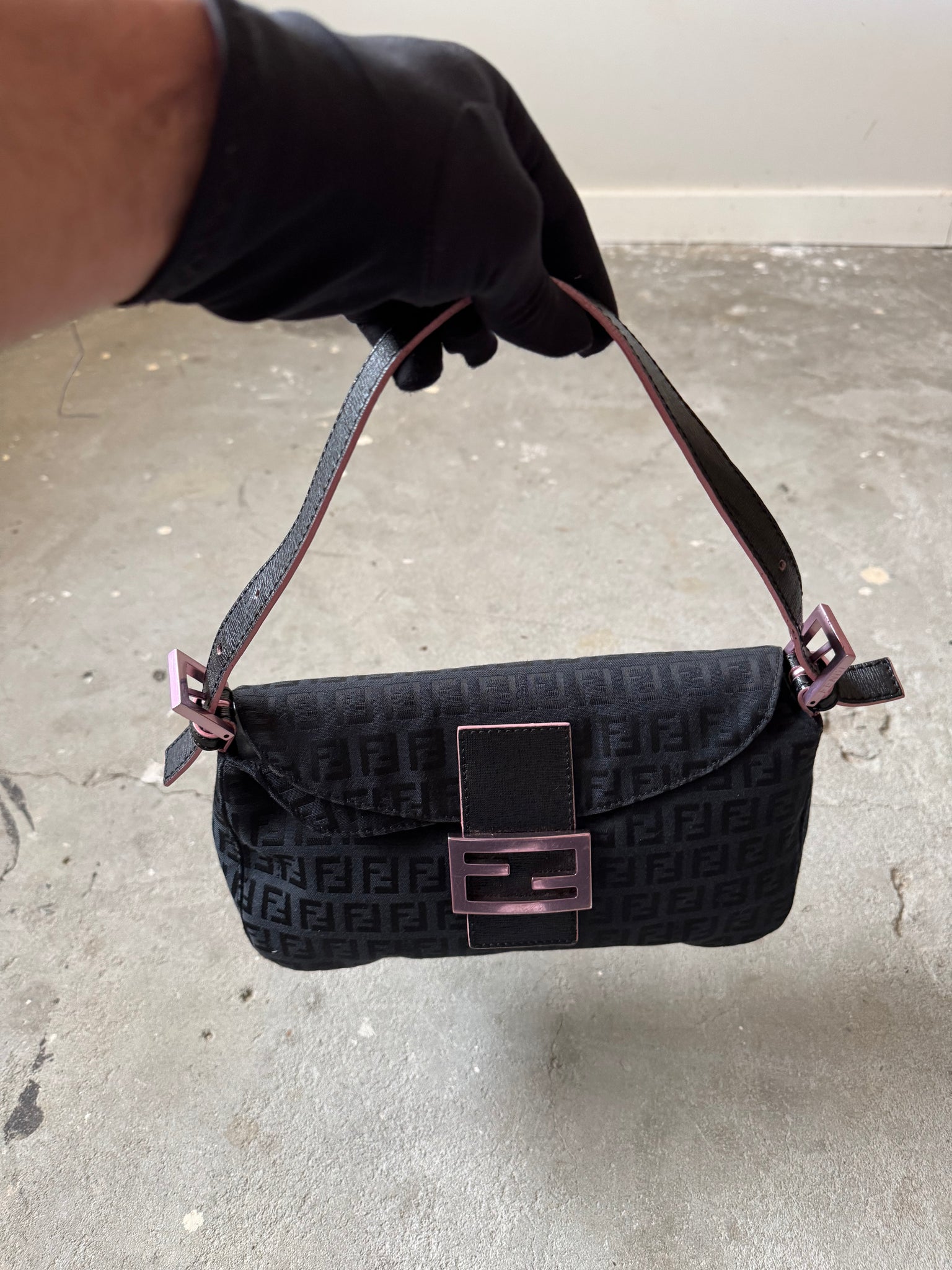 Fendi Zucchino Baguette Bucket Shoulder Bag Black/Pink
