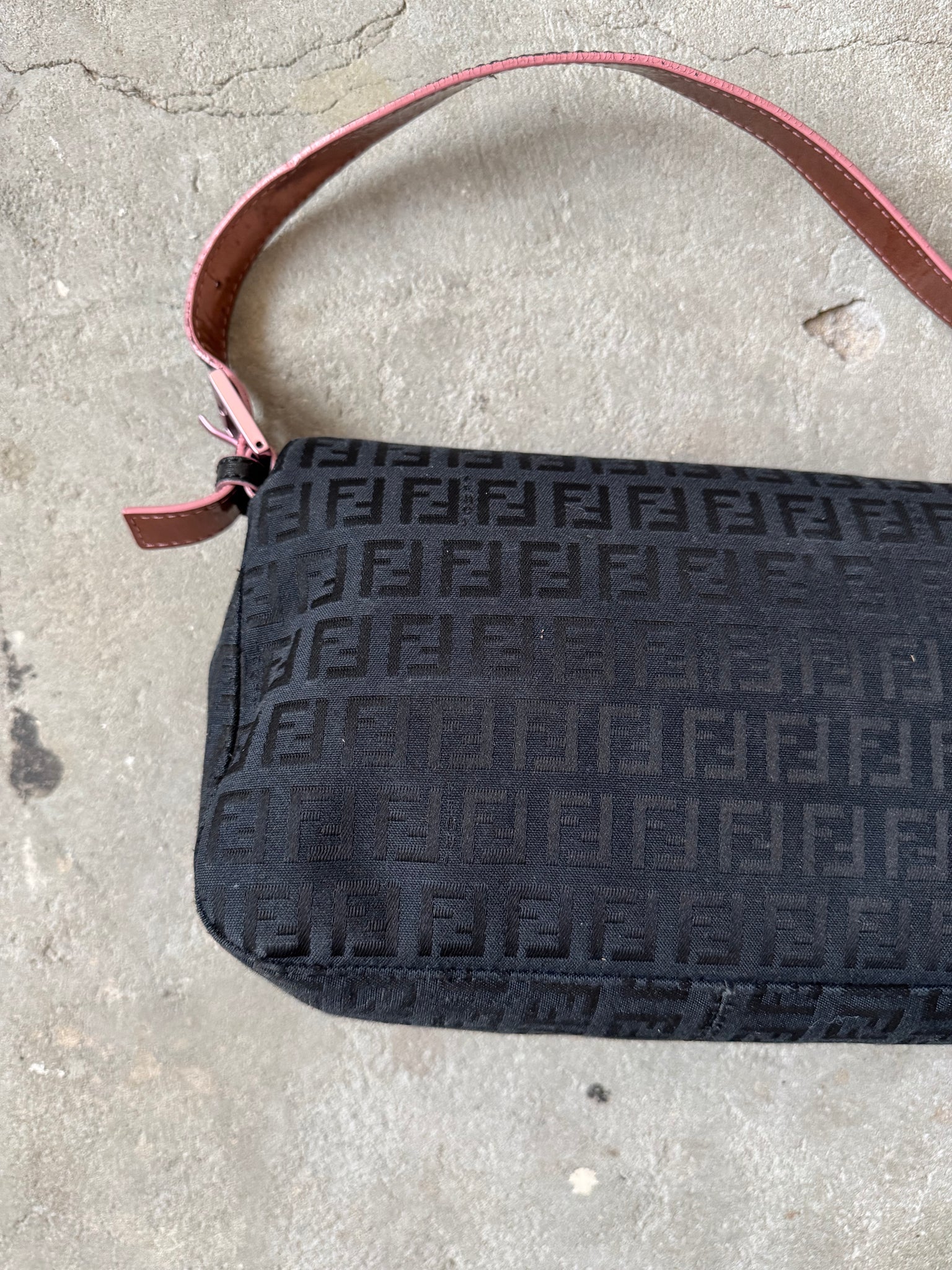 Fendi Zucchino Baguette Bucket Shoulder Bag Black/Pink