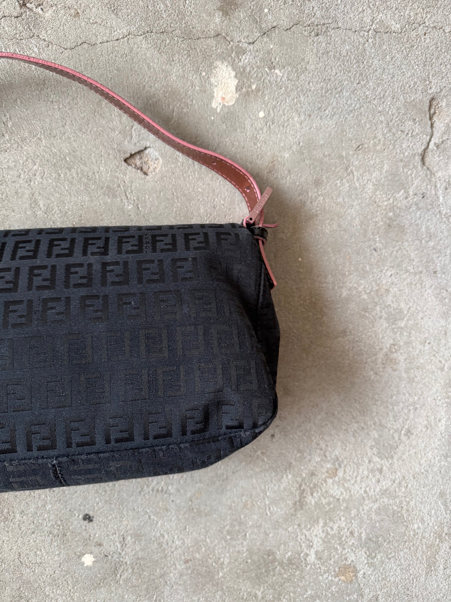 Fendi Zucchino Baguette Bucket Shoulder Bag Black/Pink