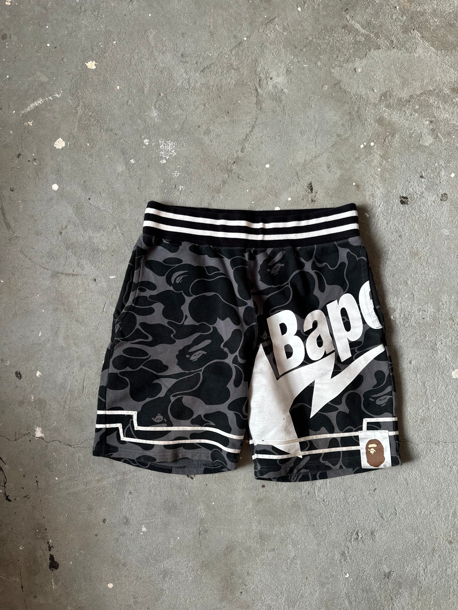 Bape Black Star Camo Shorts (Size Medium)