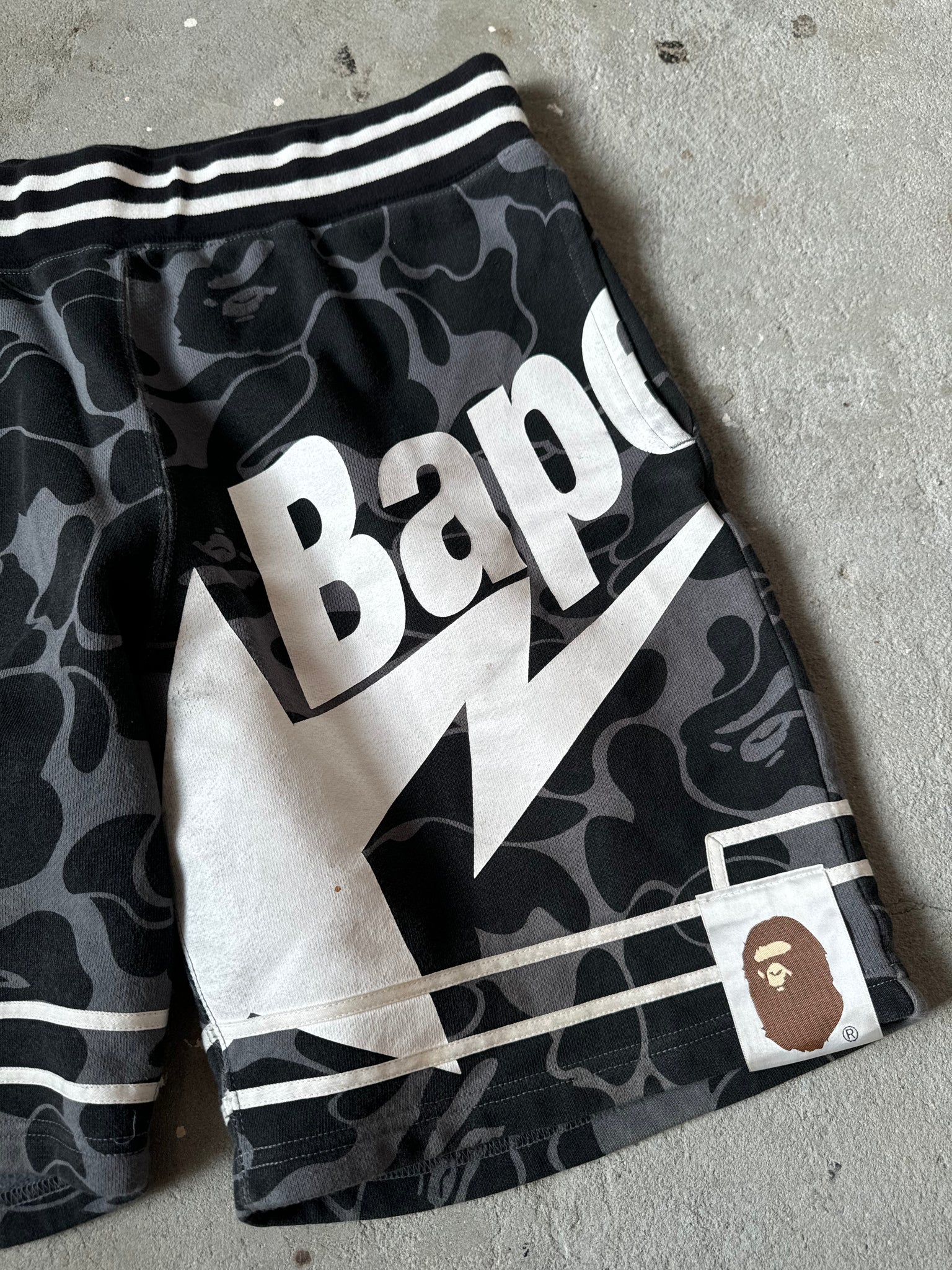 Bape Black Star Camo Shorts (Size Medium)