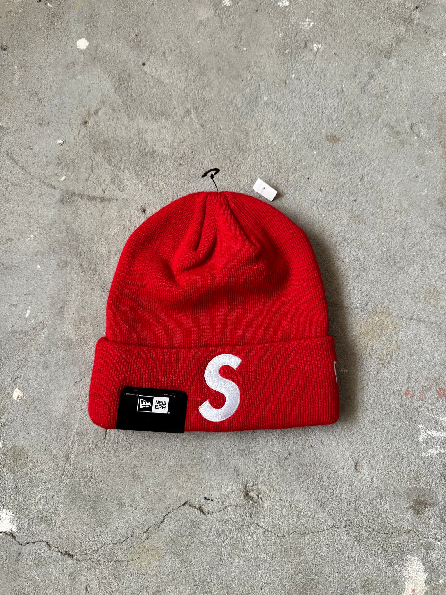 Supreme New Era S Logo Beanie 'Red'