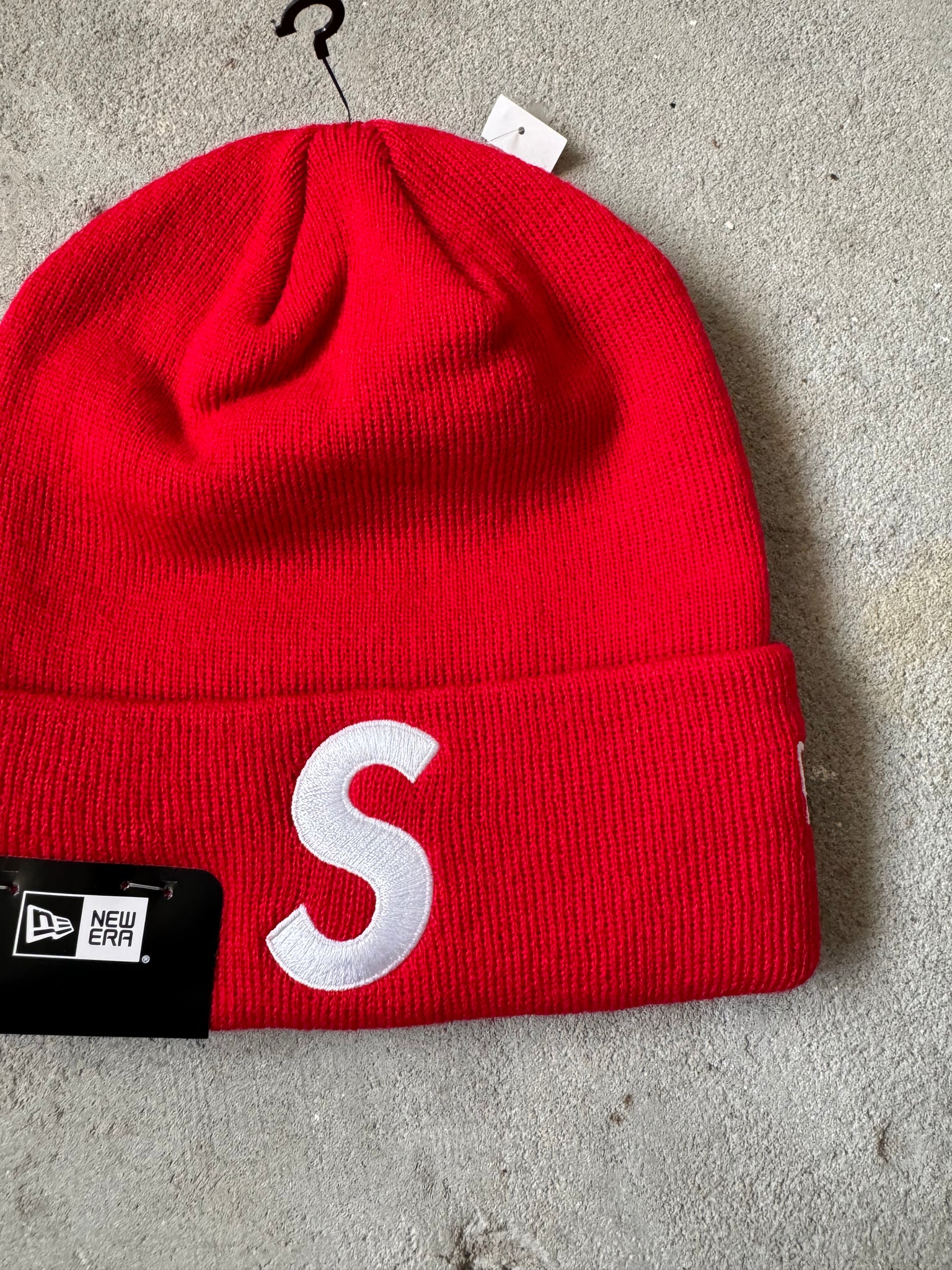 Supreme New Era S Logo Beanie 'Red'
