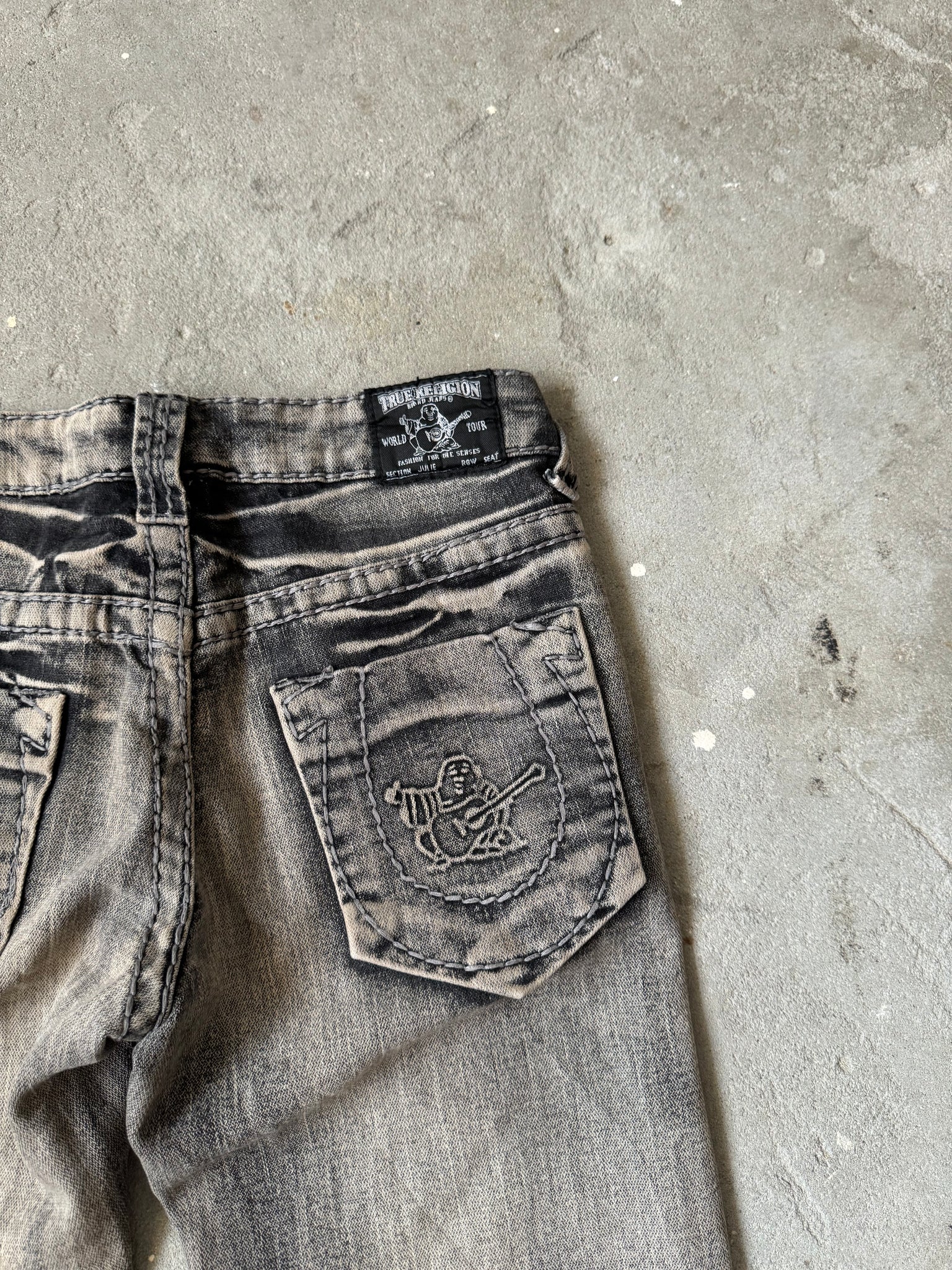 True Religon WMNS Julie Grey Distressed Limited Edition Jeans (SIZE 26)