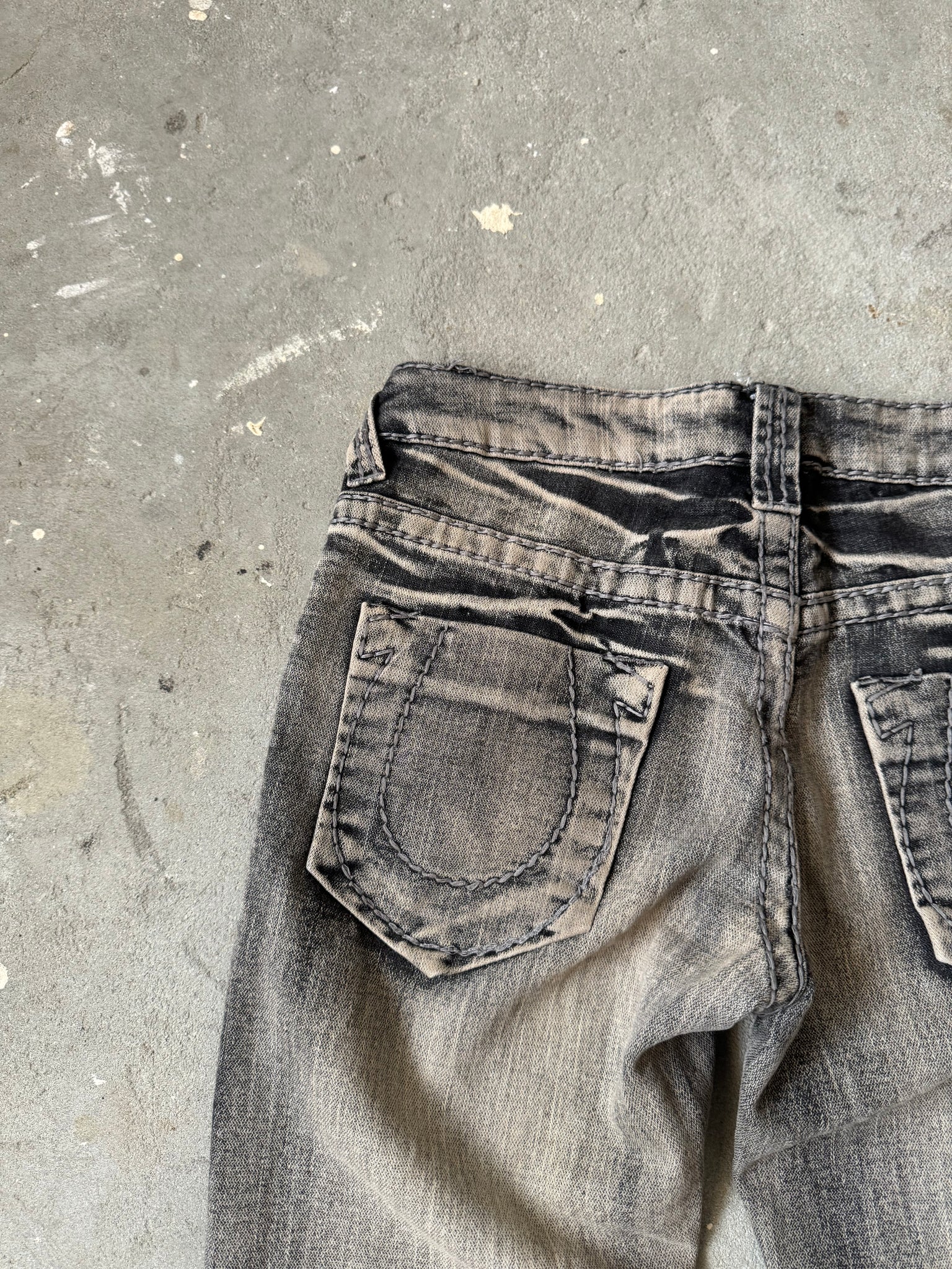 True Religon WMNS Julie Grey Distressed Limited Edition Jeans (SIZE 26)