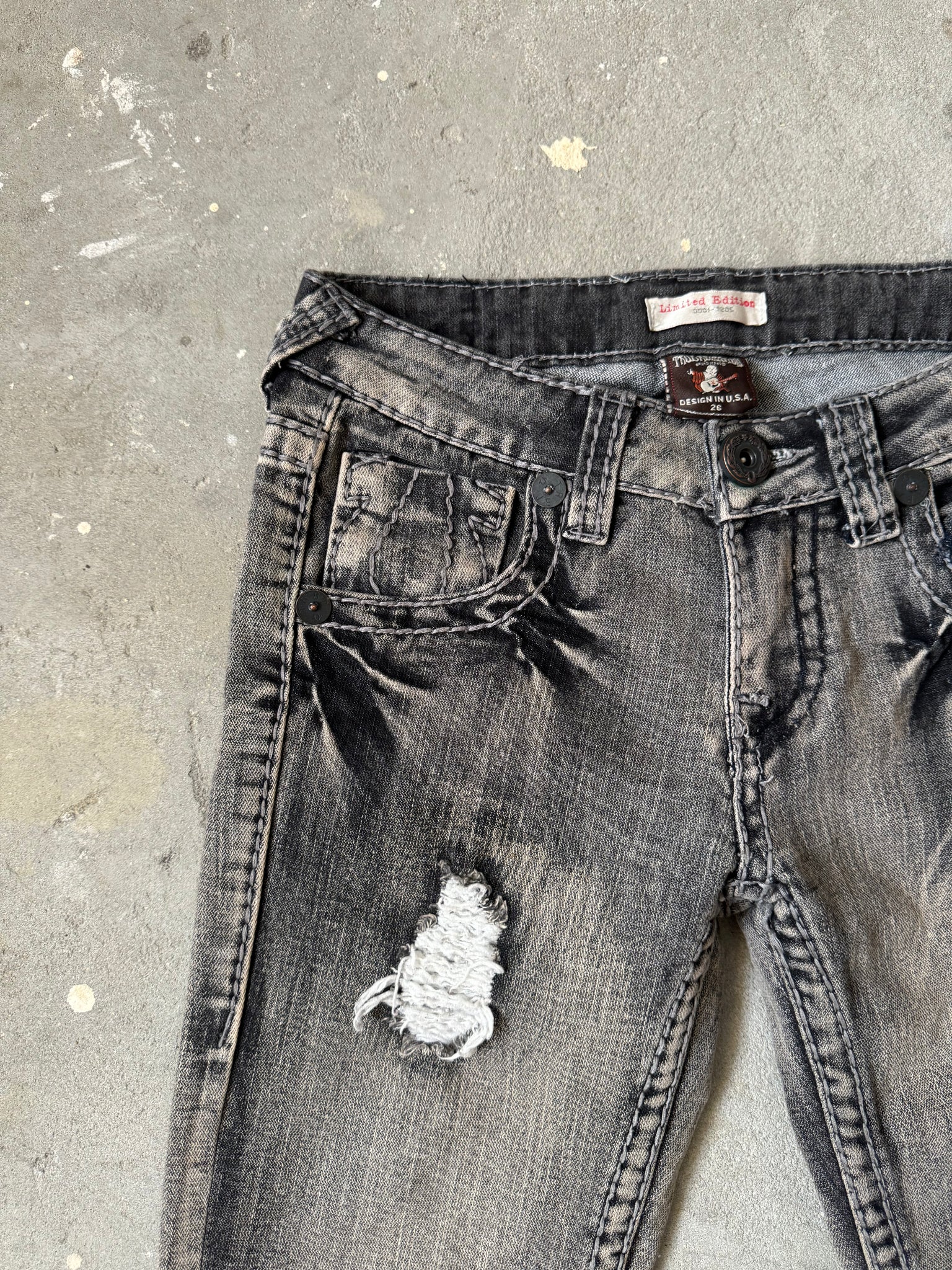 True Religon WMNS Julie Grey Distressed Limited Edition Jeans (SIZE 26)