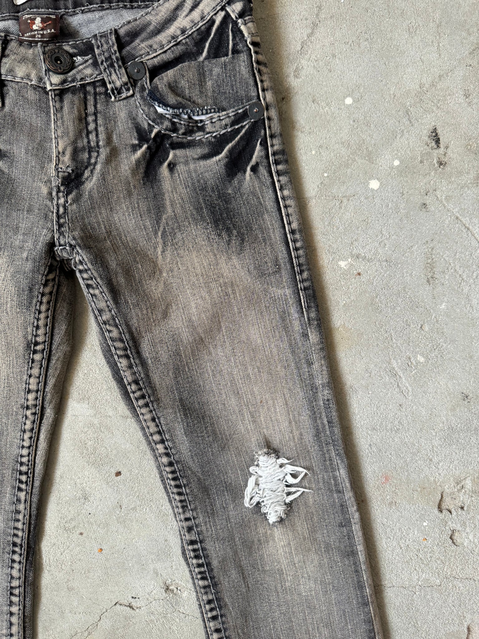 True Religon WMNS Julie Grey Distressed Limited Edition Jeans (SIZE 26)