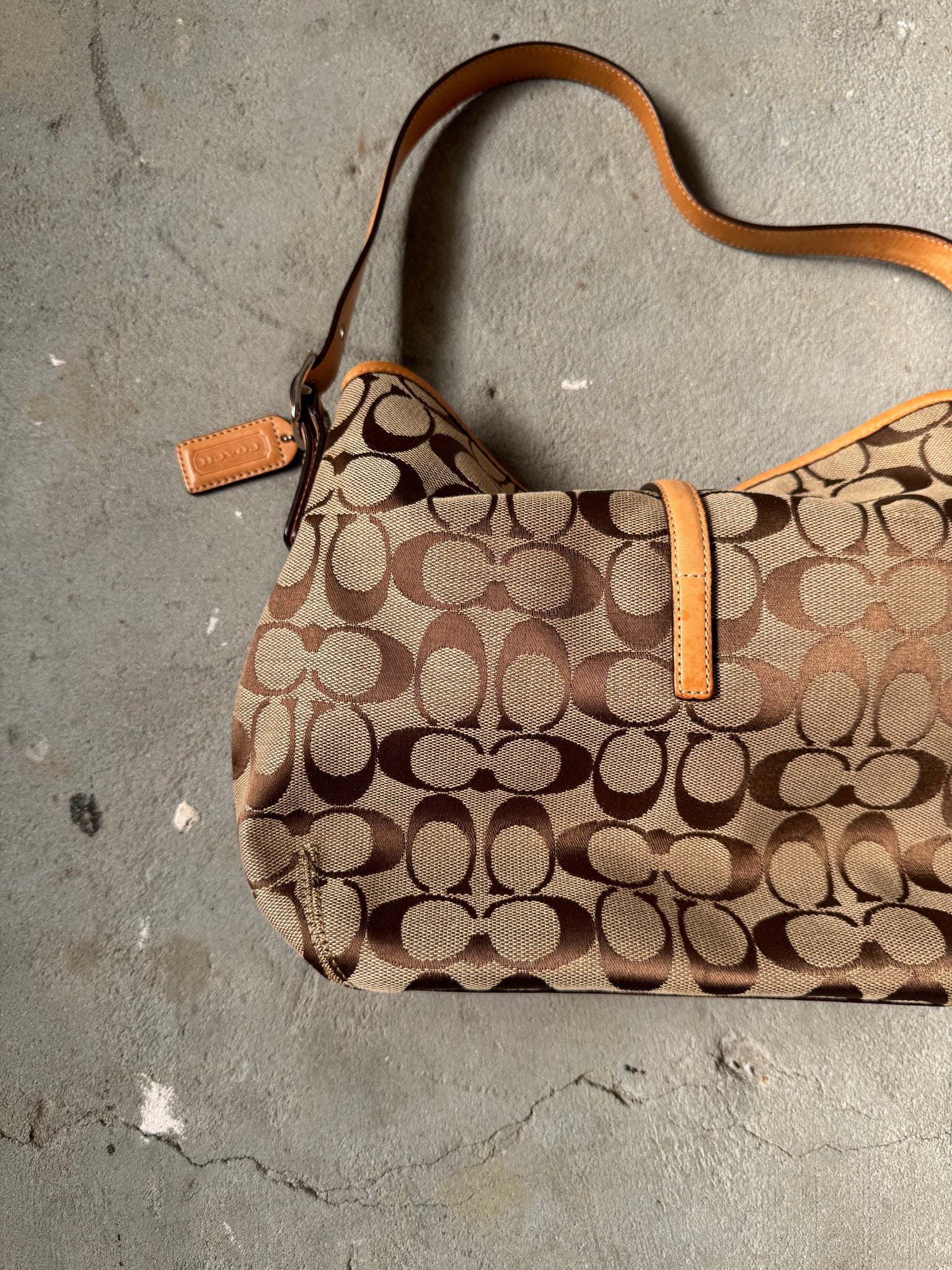 Coach Signature Sufflette Clip ShoulderBag Beige