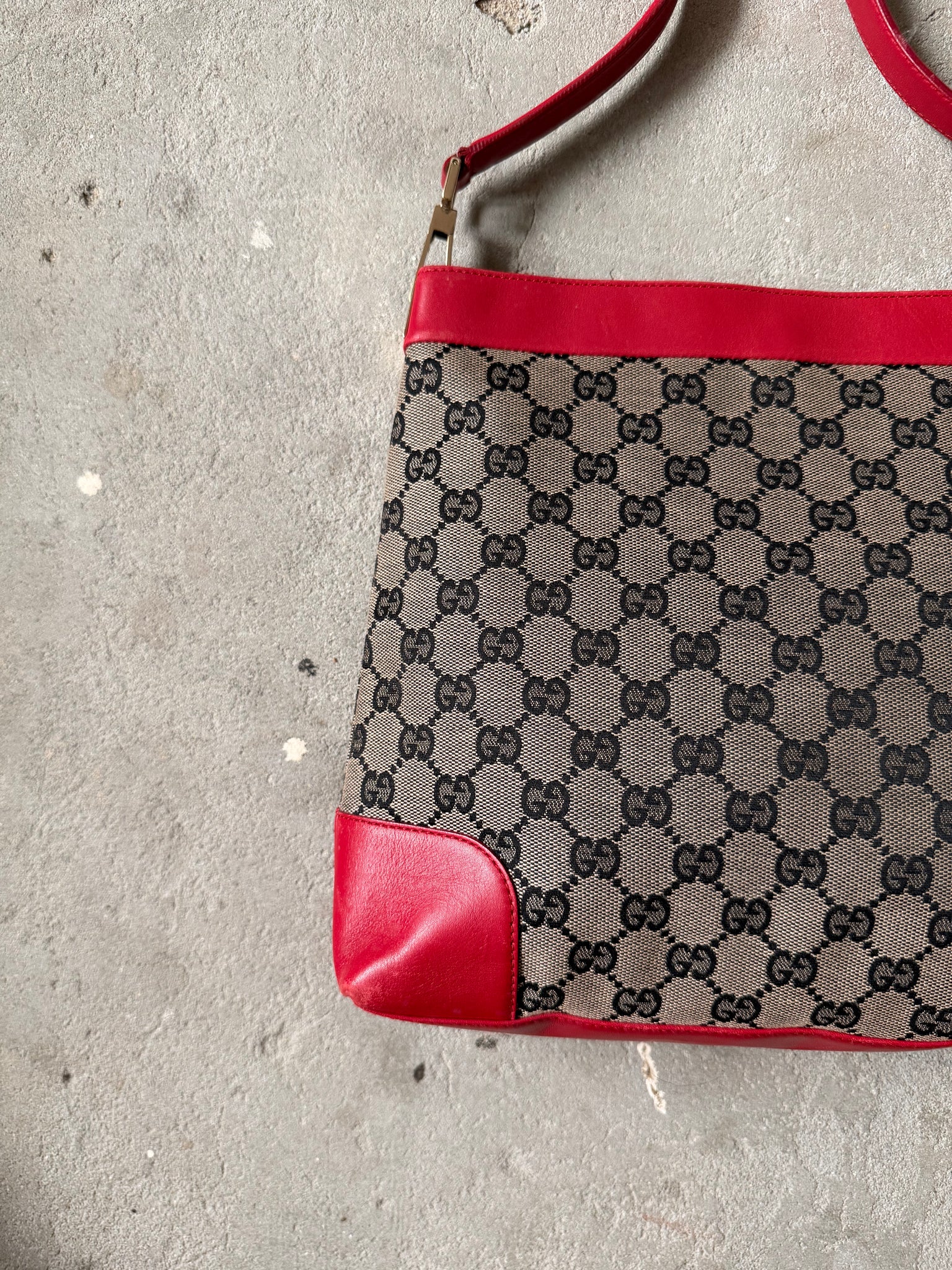 Gucci GG Monogram Bucket Shoulder Bag Grey/Red