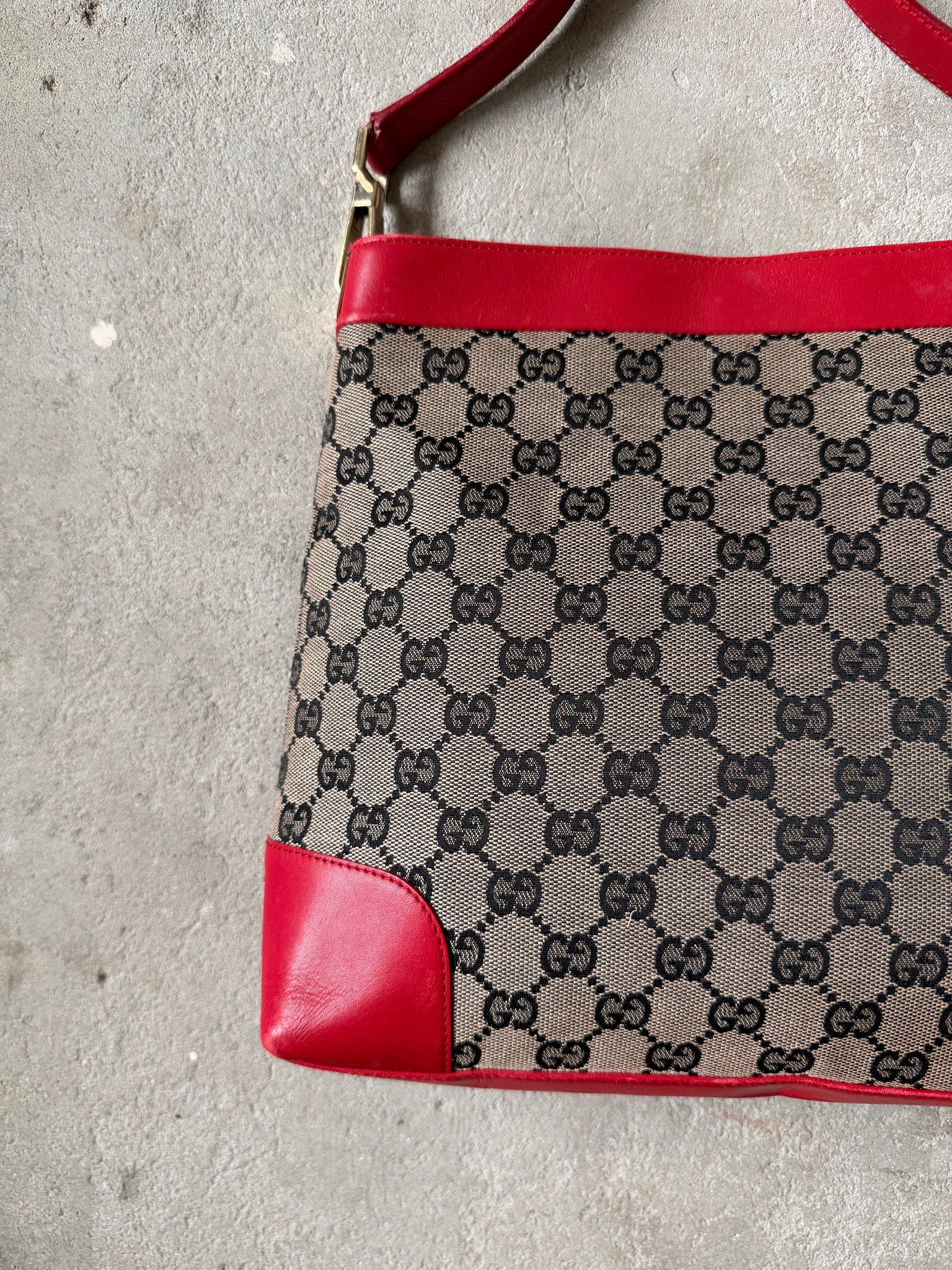 Gucci GG Monogram Bucket Shoulder Bag Grey/Red