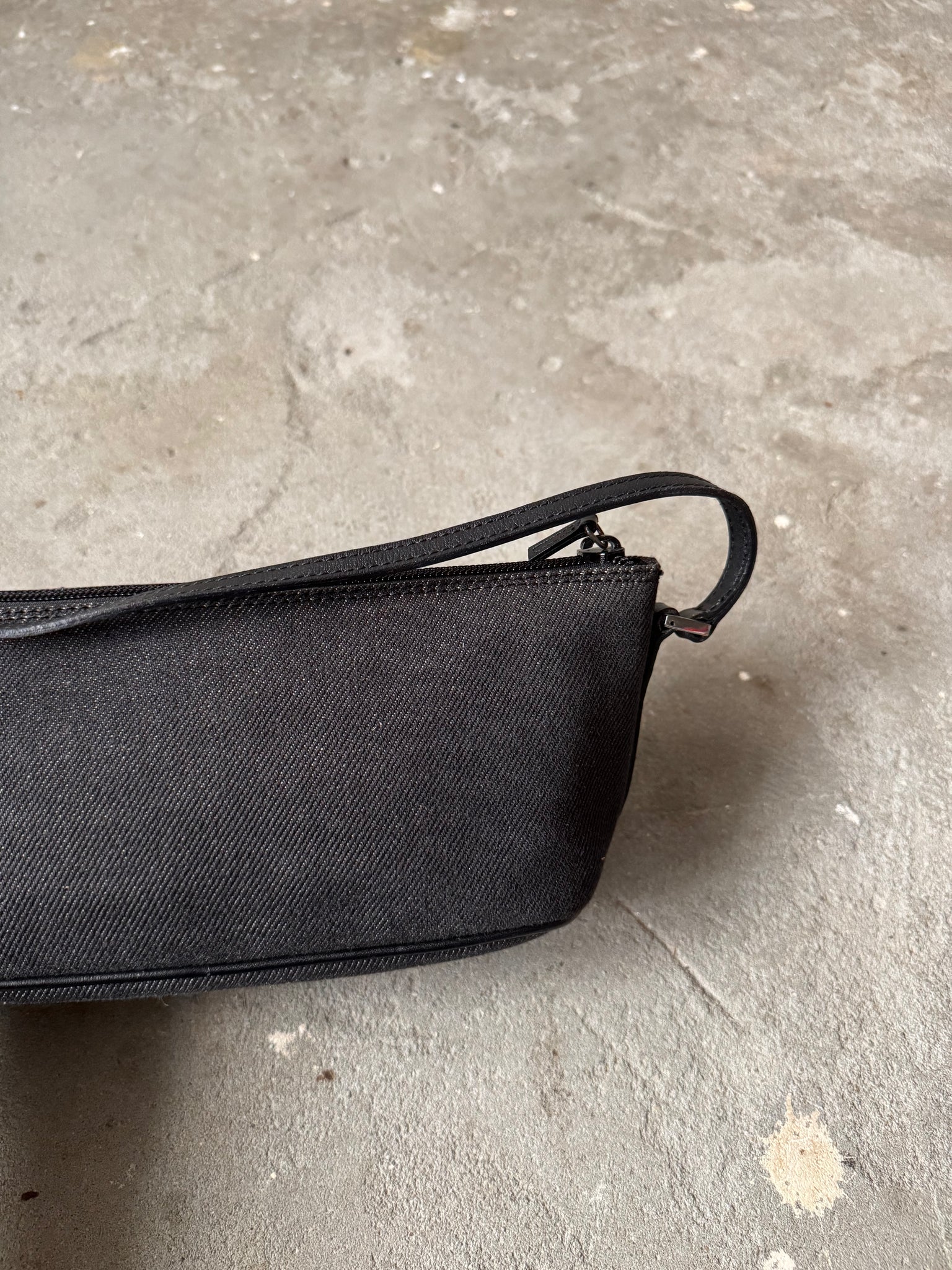 Gucci Pochette Boat Shoulder Bag Black