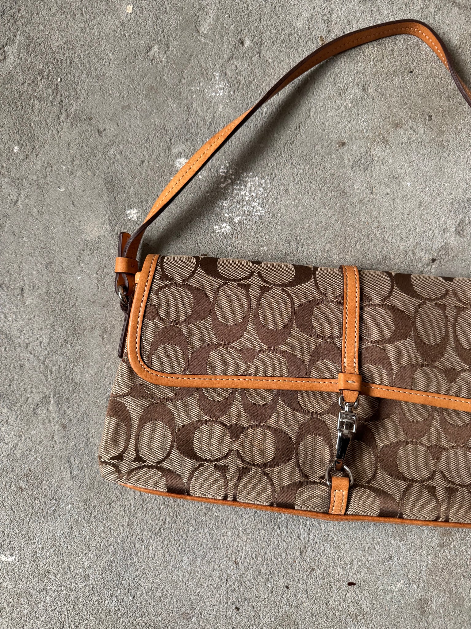 Coach Signature Demi Clip Bagguete Beige Shoulder Bag
