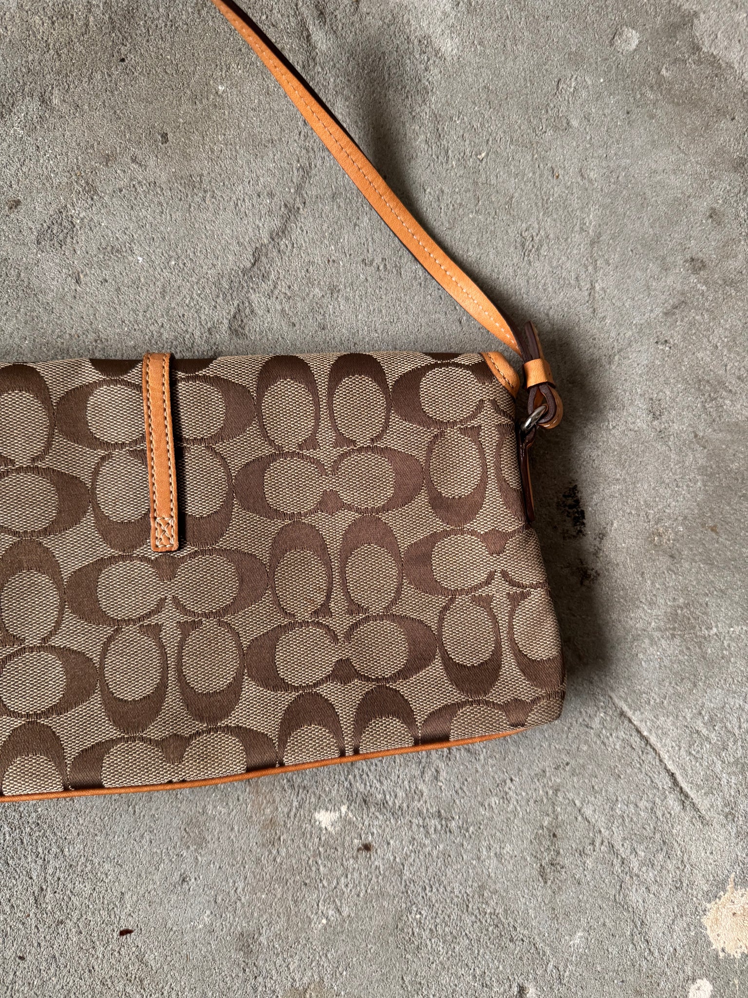 Coach Signature Demi Clip Bagguete Beige Shoulder Bag