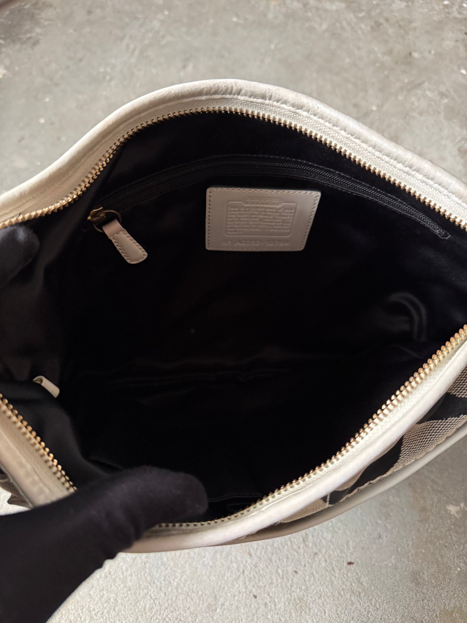 Coach Signature Ergo Hobo Shoulder Bag Grey/White