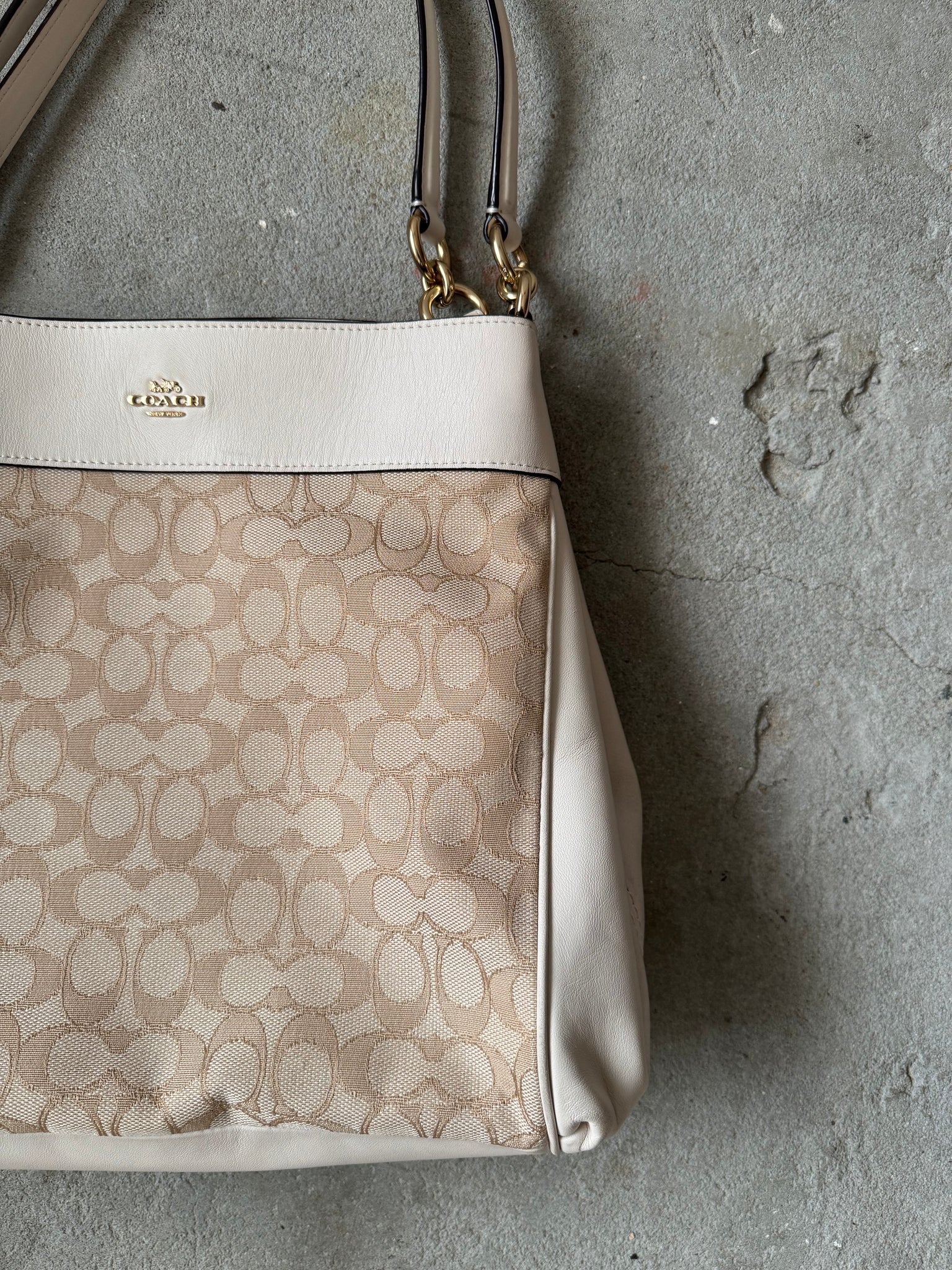 Coach Signature Lexy Shoulder Bag Beige/Ivory