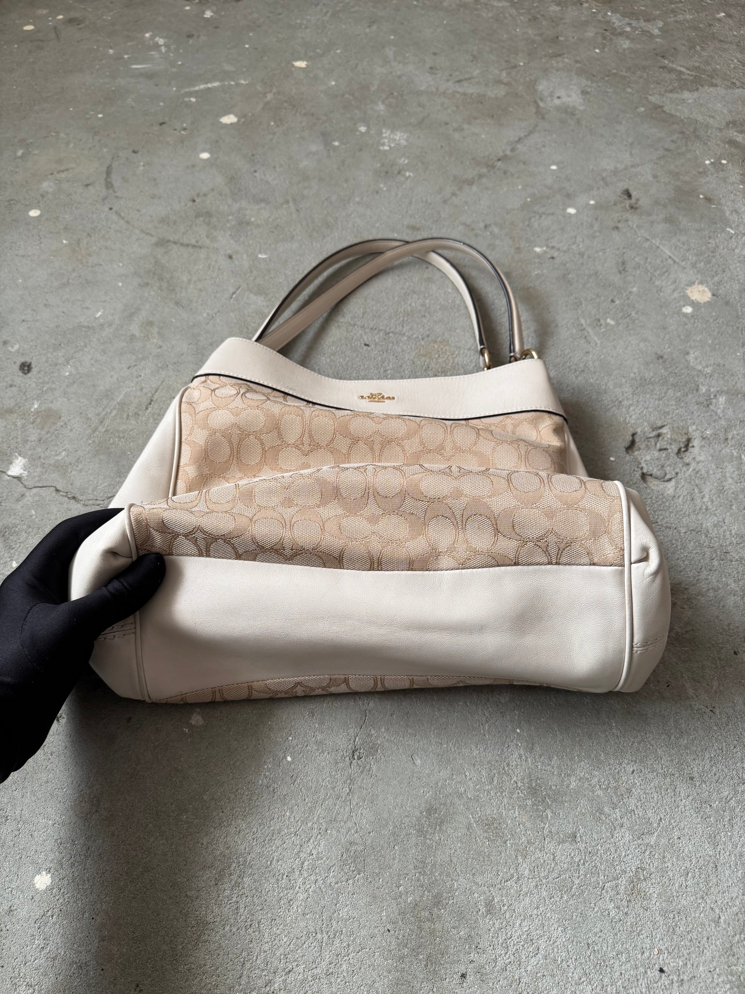 Coach Signature Lexy Shoulder Bag Beige/Ivory