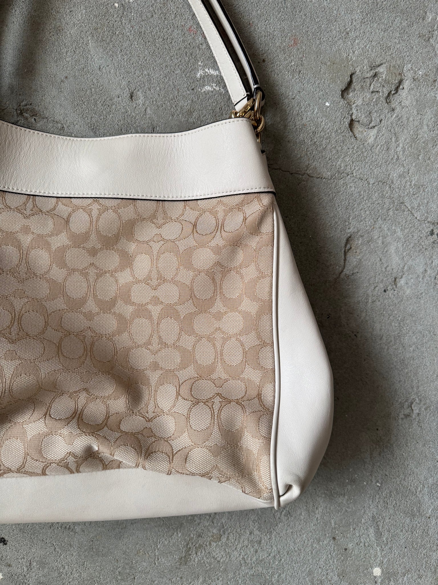 Coach Signature Lexy Shoulder Bag Beige/Ivory