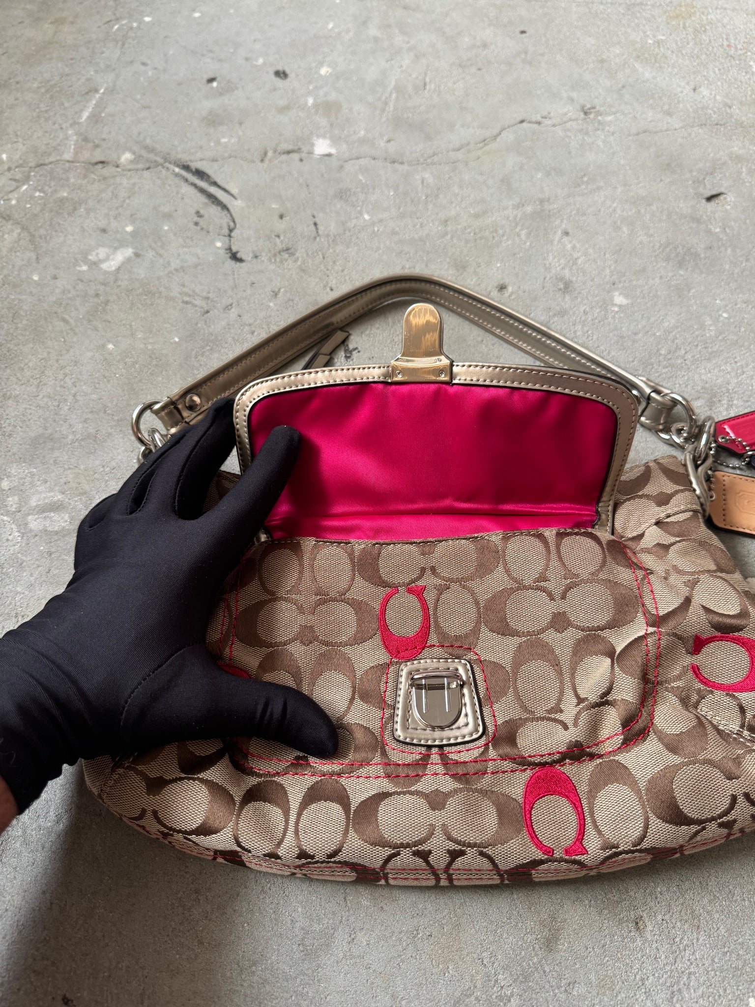 Coach Embroidered Signature Hand Bag Beige/Red