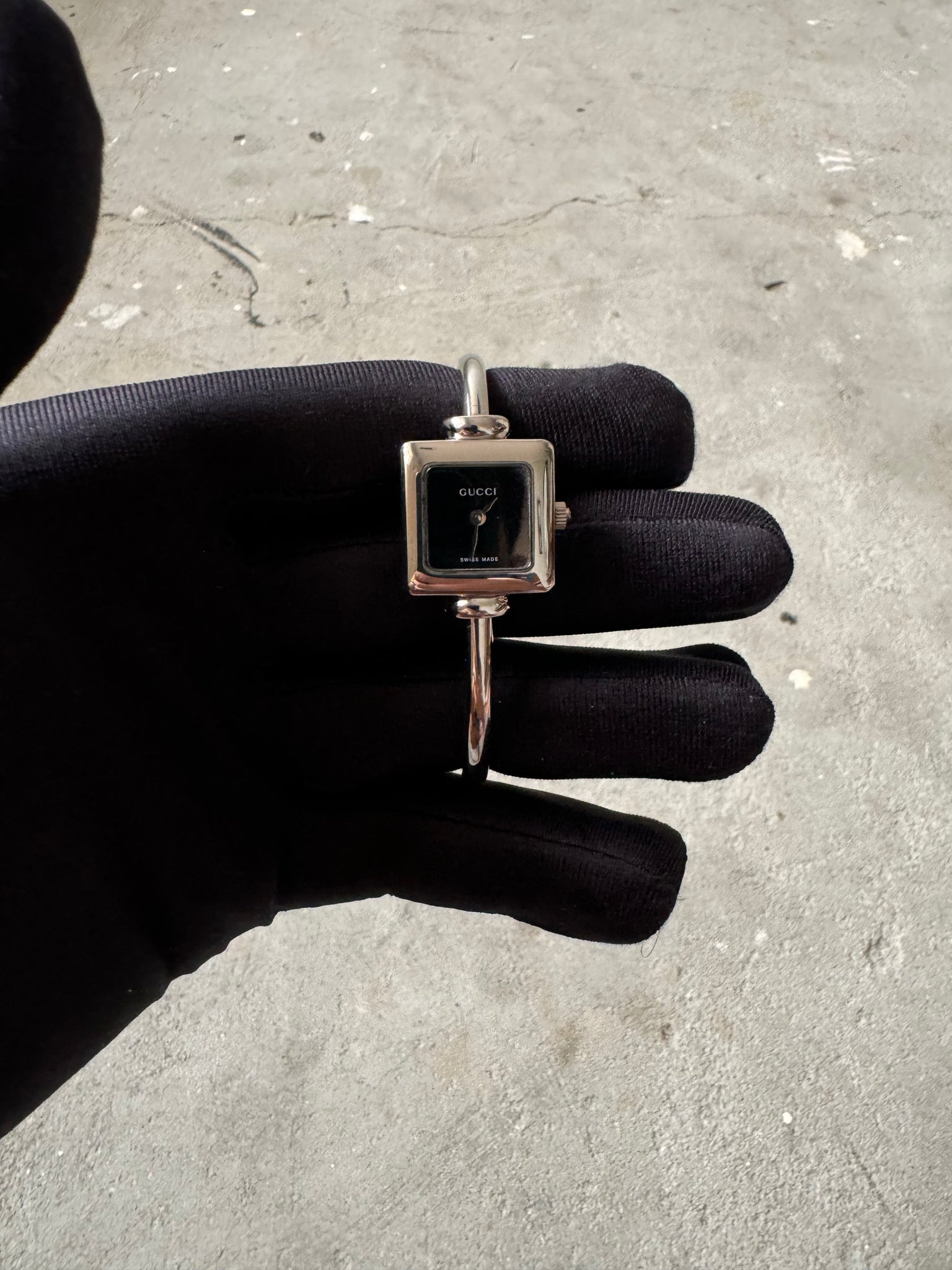 Gucci 1900L Bangle Black Dial Watch