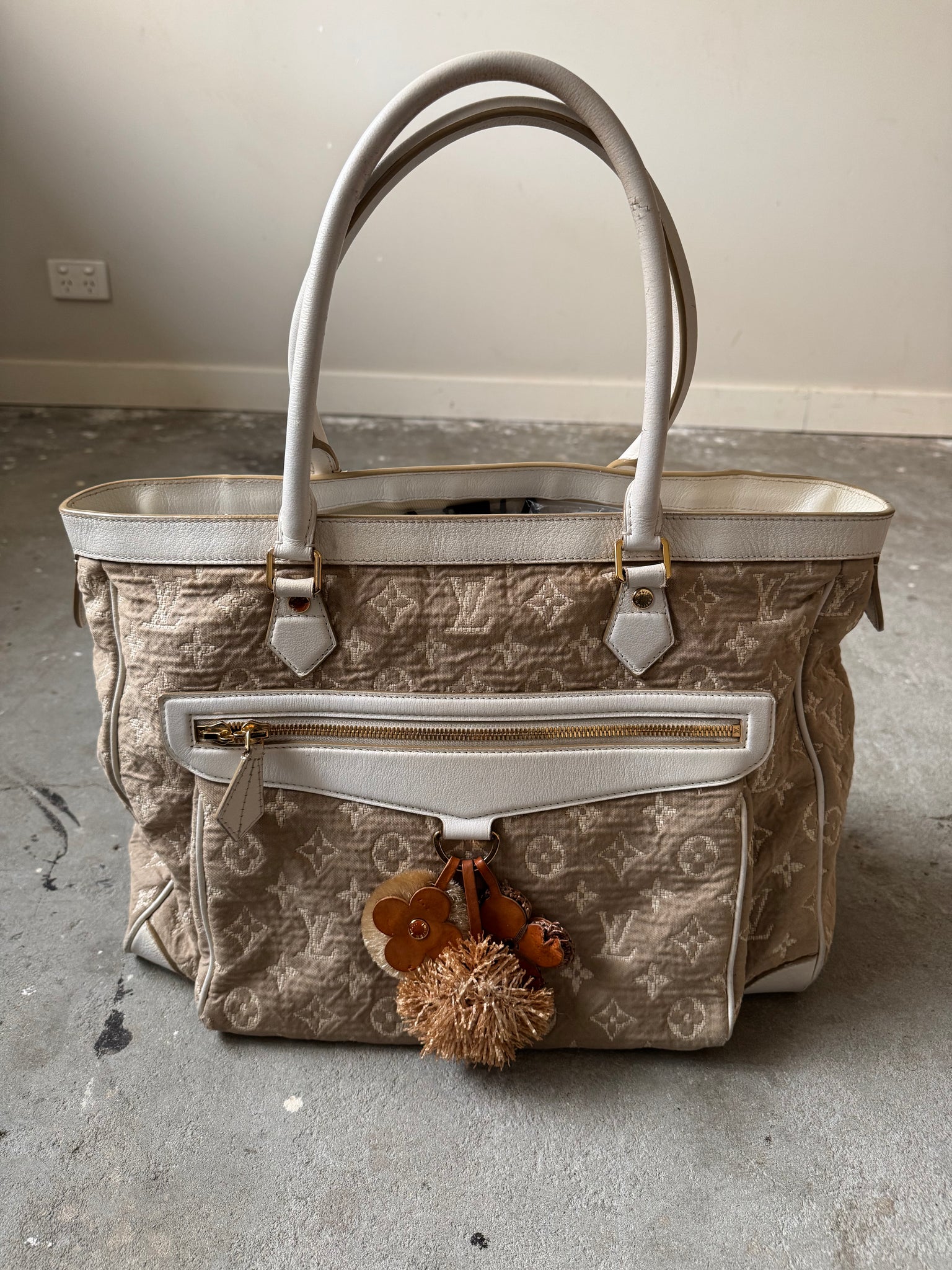 Louis Vuitton GM Monogram Cabas Sabbia Tote Bag