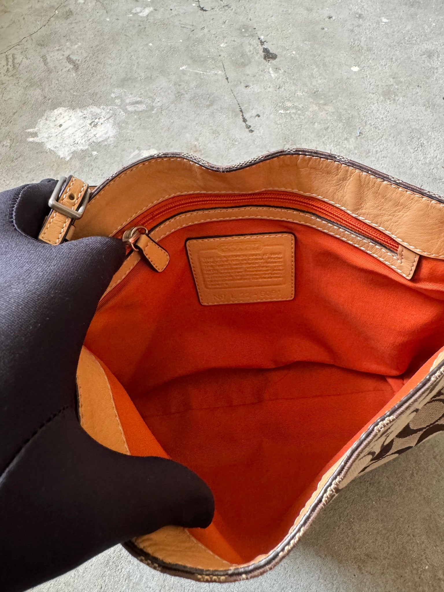 Coach Hobo Signature Clip Canvas Hand bag