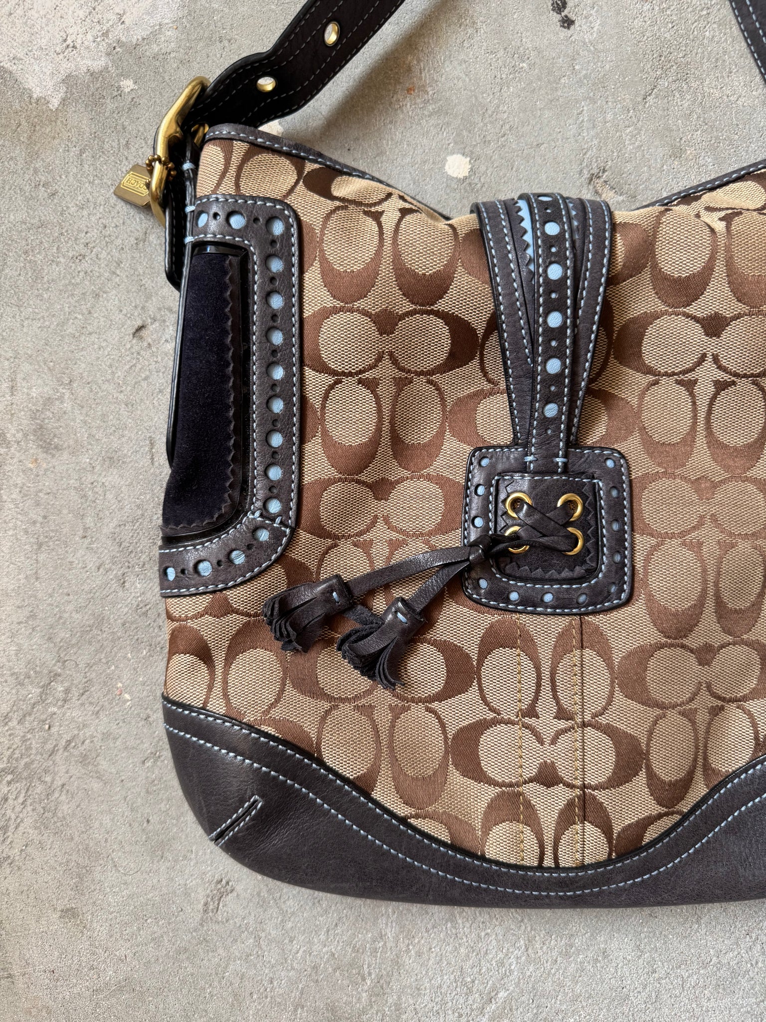 Coach Signature Pattern Clip Shoulder Bag Beige
