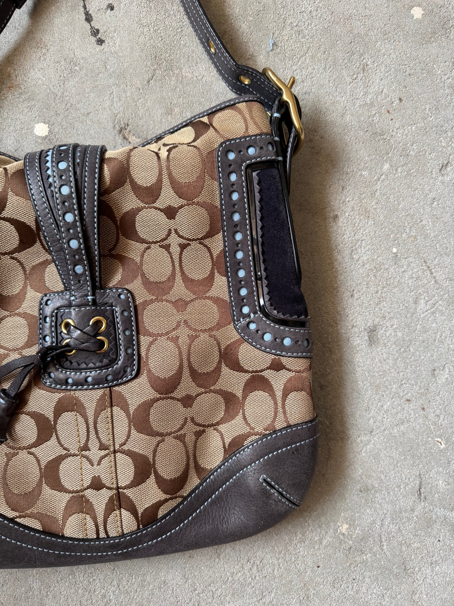 Coach Signature Pattern Clip Shoulder Bag Beige