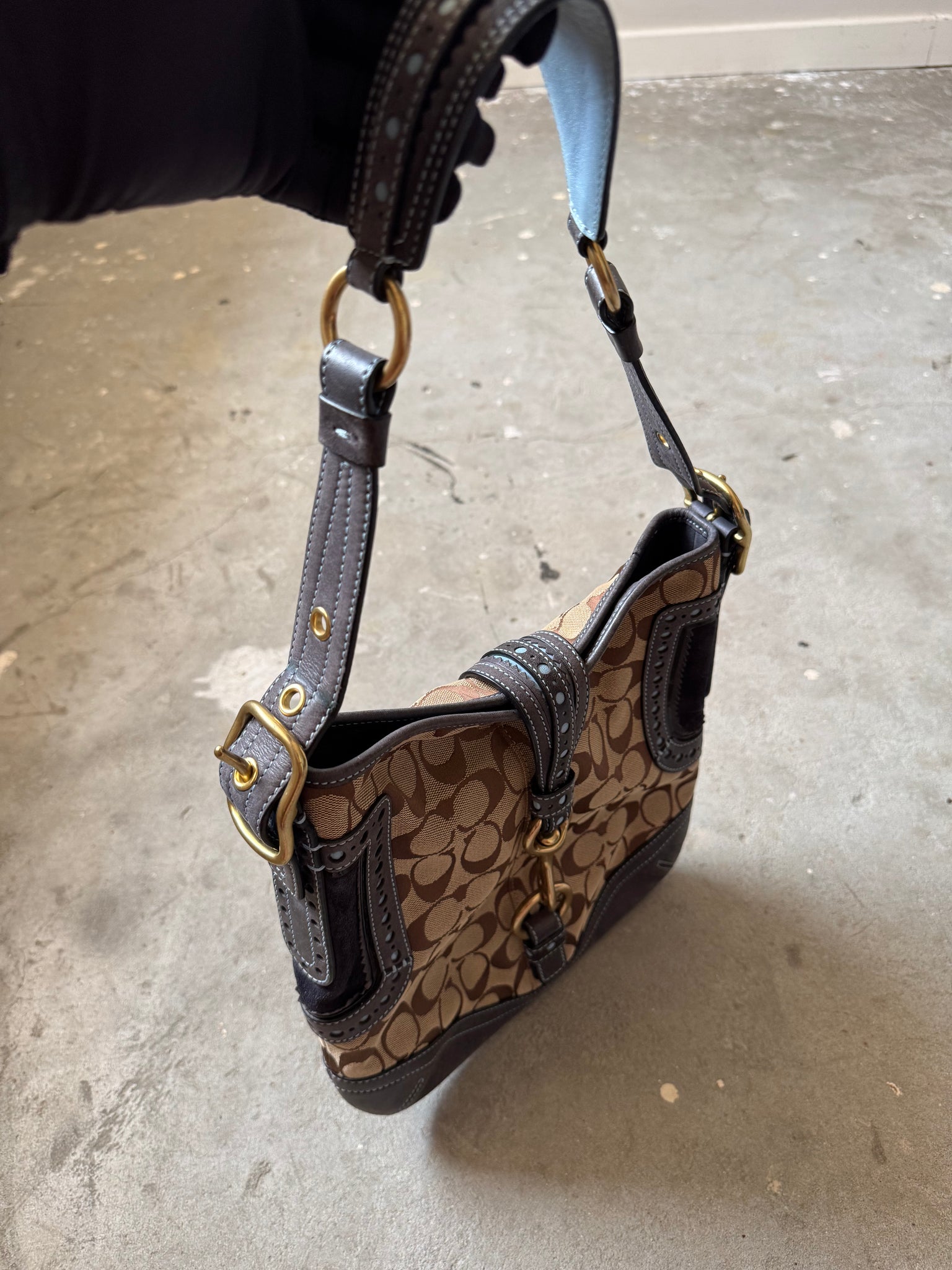 Coach Signature Pattern Clip Shoulder Bag Beige