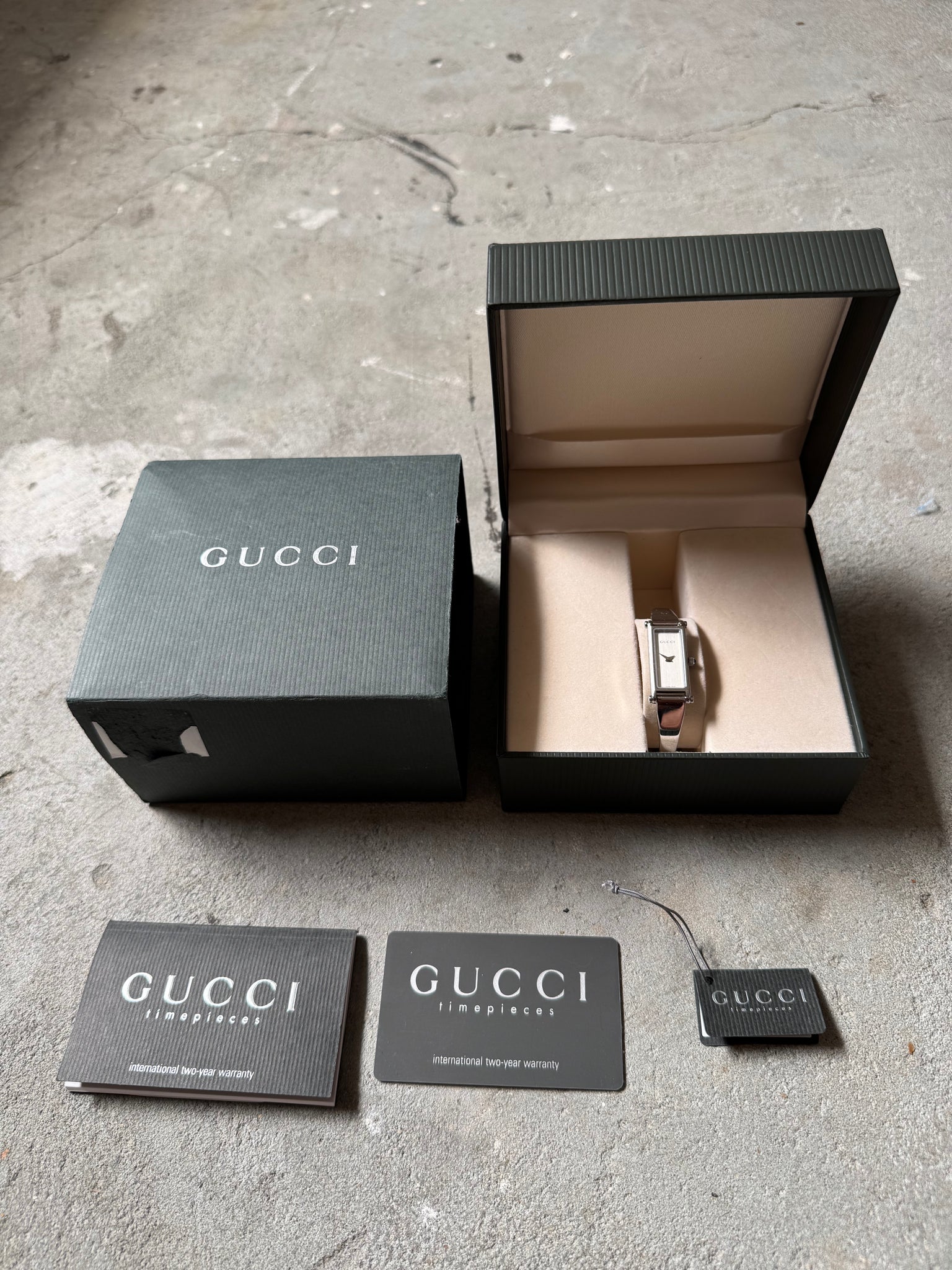 Gucci 1500L Quartz White Dial Watch