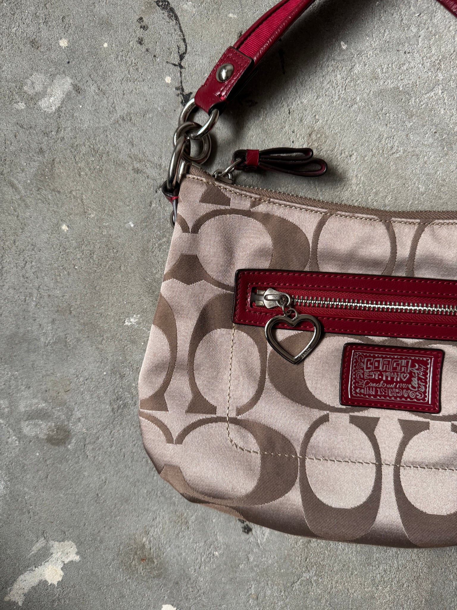Coach Signature Heart Shoulder Bag Beige/Red