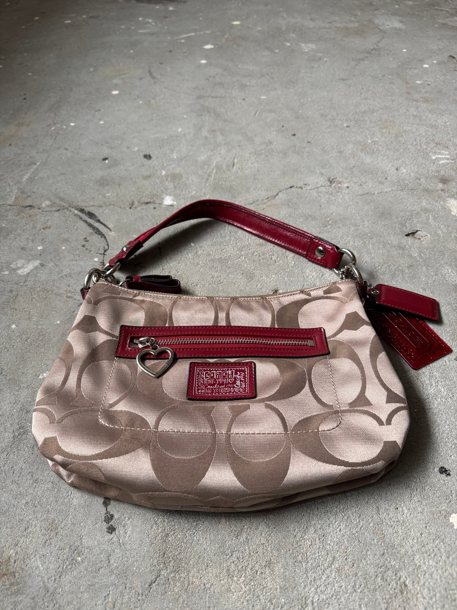 Coach Signature Heart Shoulder Bag Beige/Red