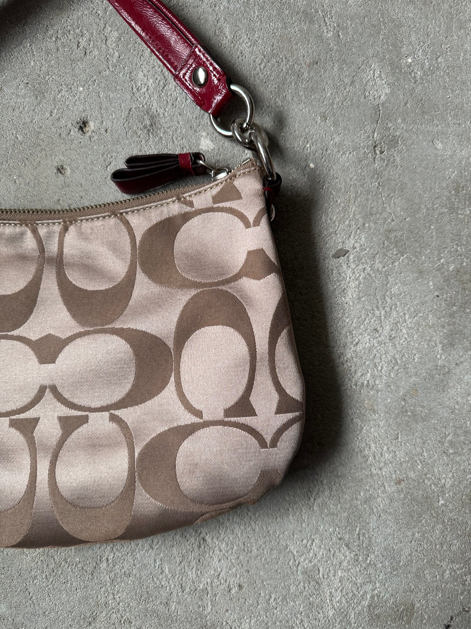 Coach Signature Heart Shoulder Bag Beige/Red