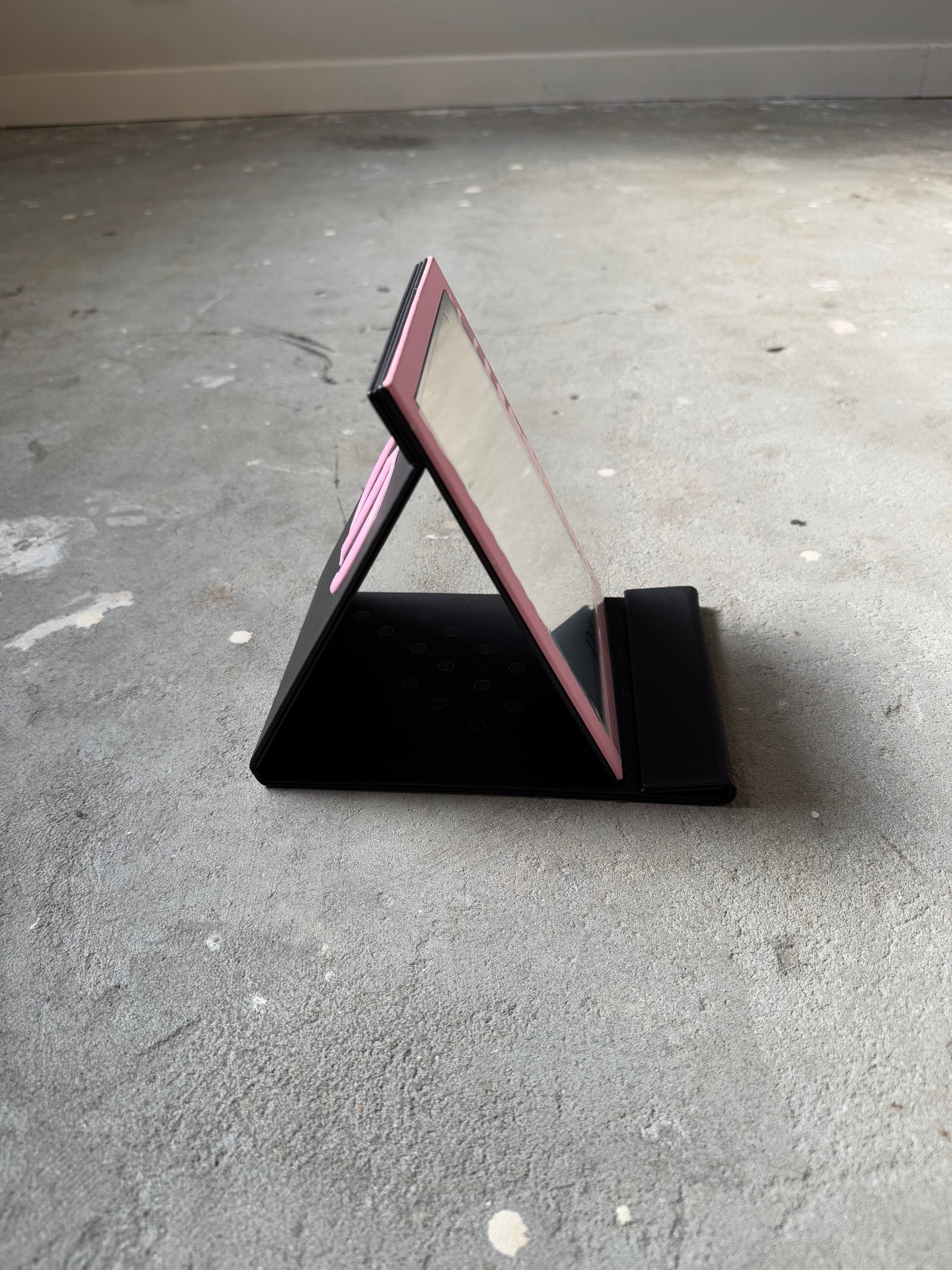 Dior Mirror Stand Black/Pink