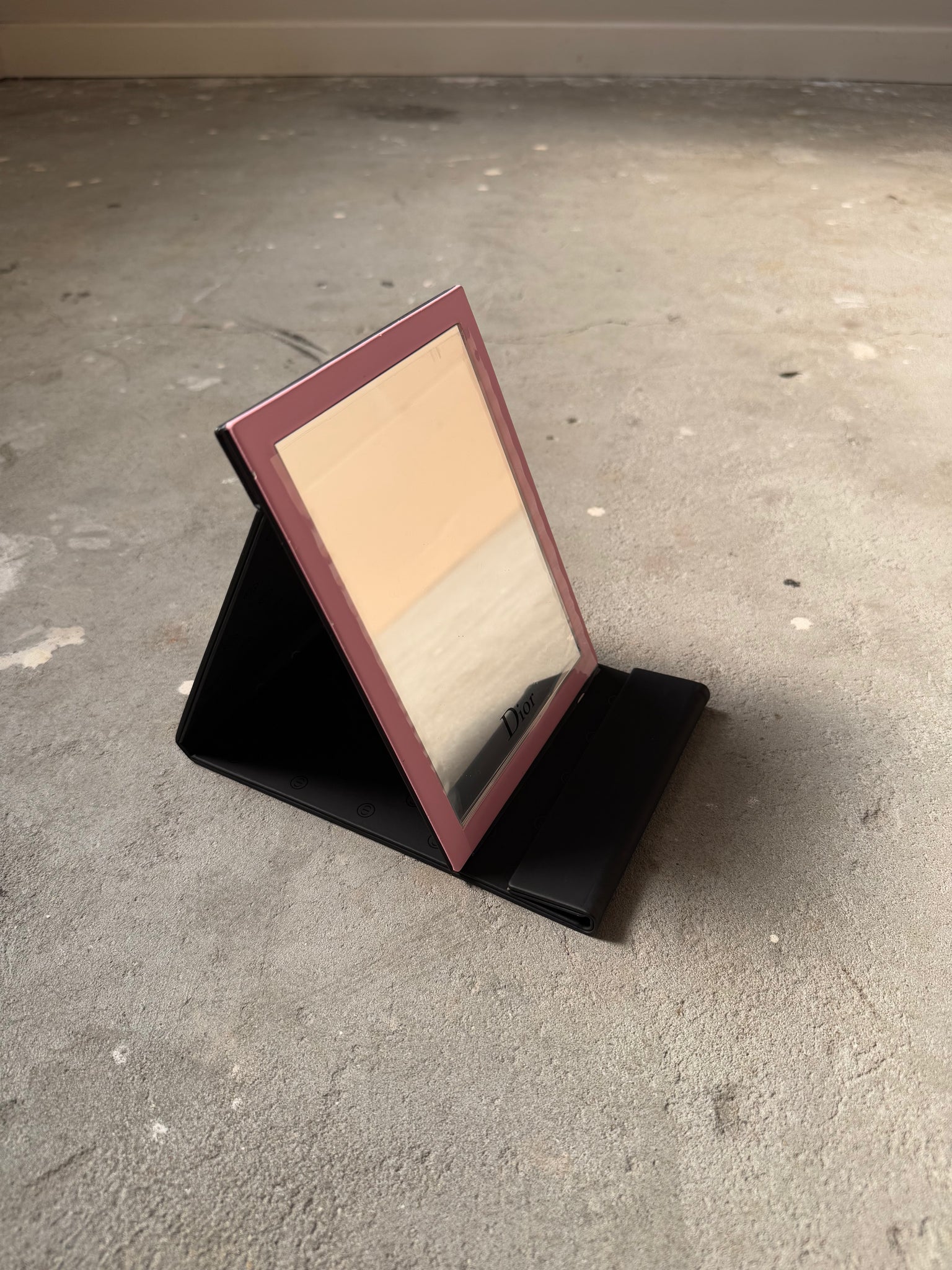 Dior Mirror Stand Black/Pink