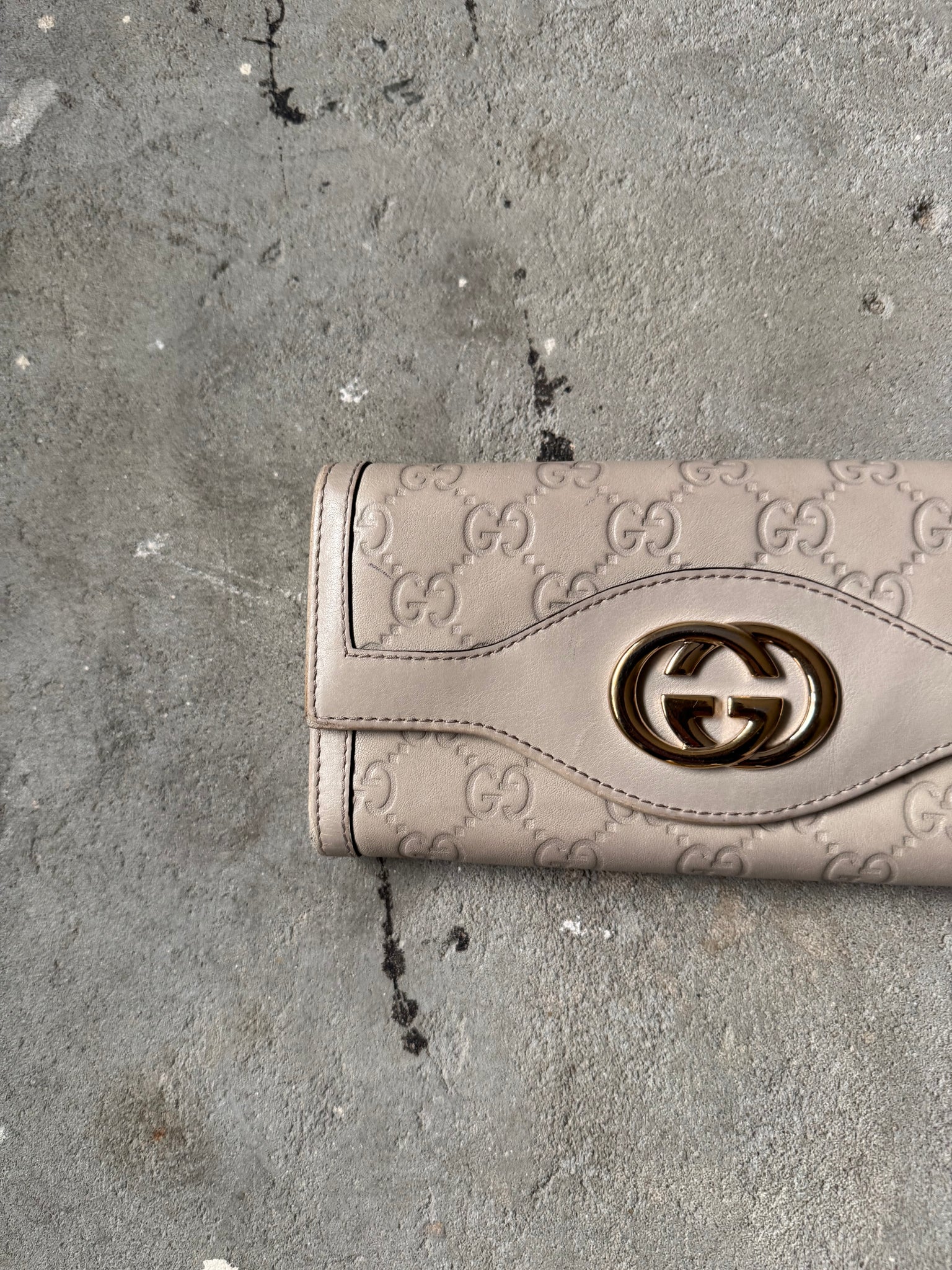Gucci GG Guccissima Sukey Wallet Off-White