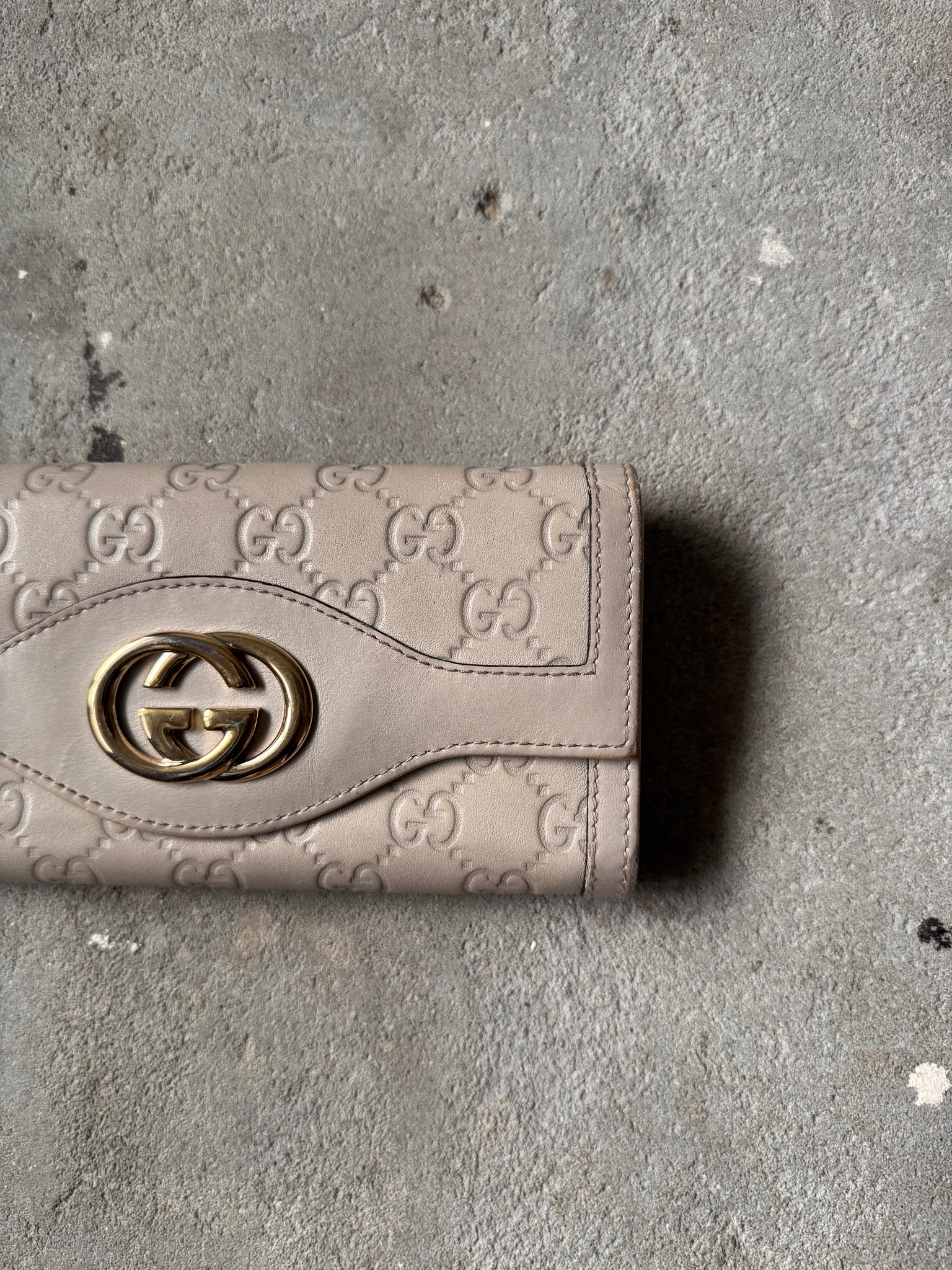Gucci GG Guccissima Sukey Wallet Off-White
