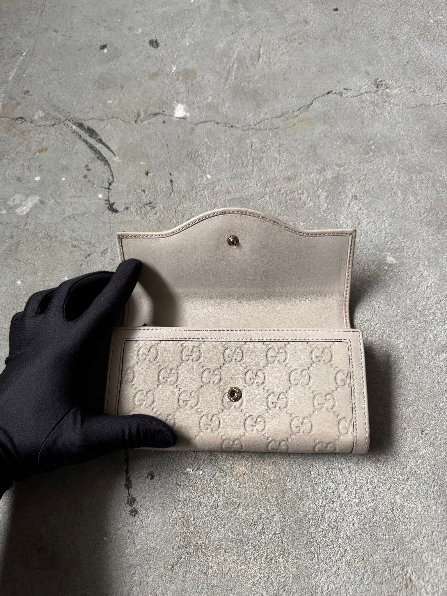 Gucci GG Guccissima Sukey Wallet Off-White