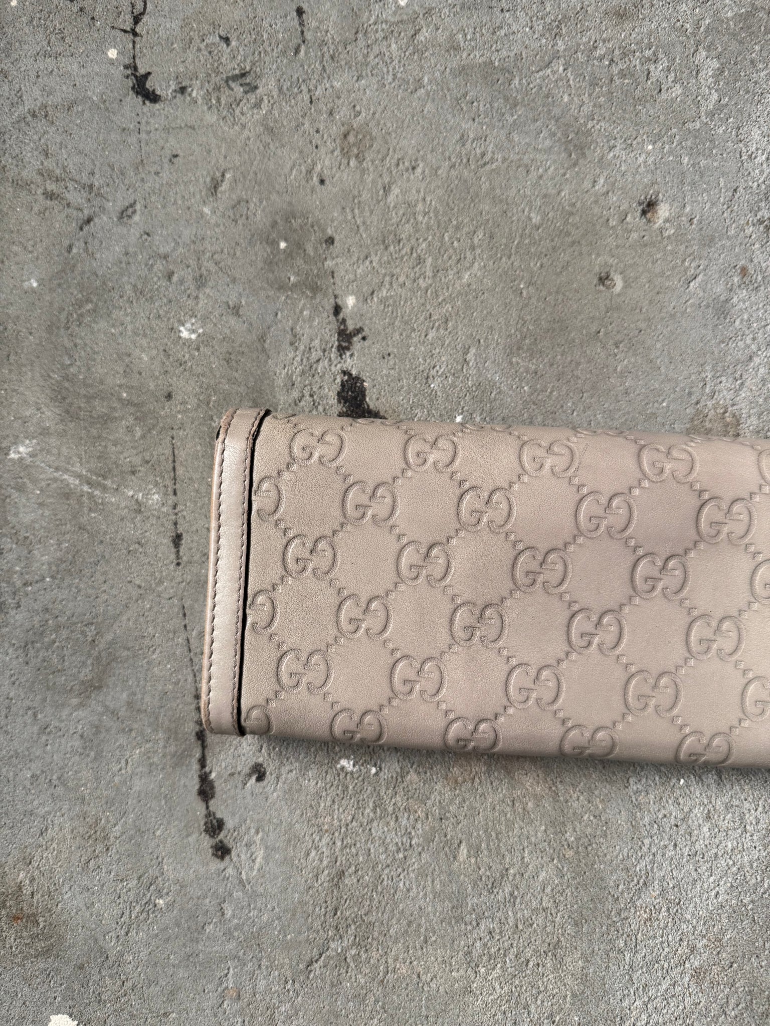 Gucci GG Guccissima Sukey Wallet Off-White