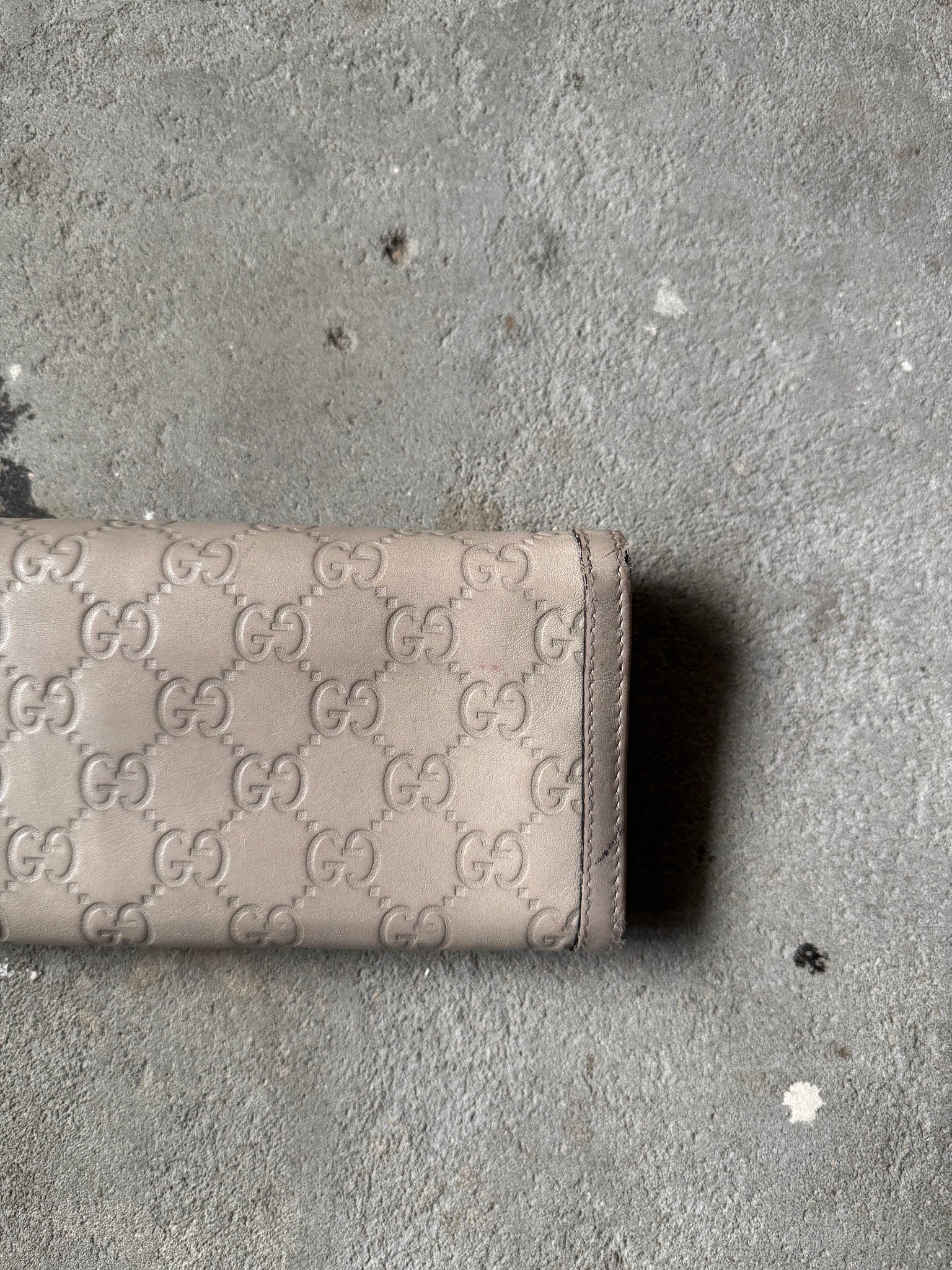 Gucci GG Guccissima Sukey Wallet Off-White