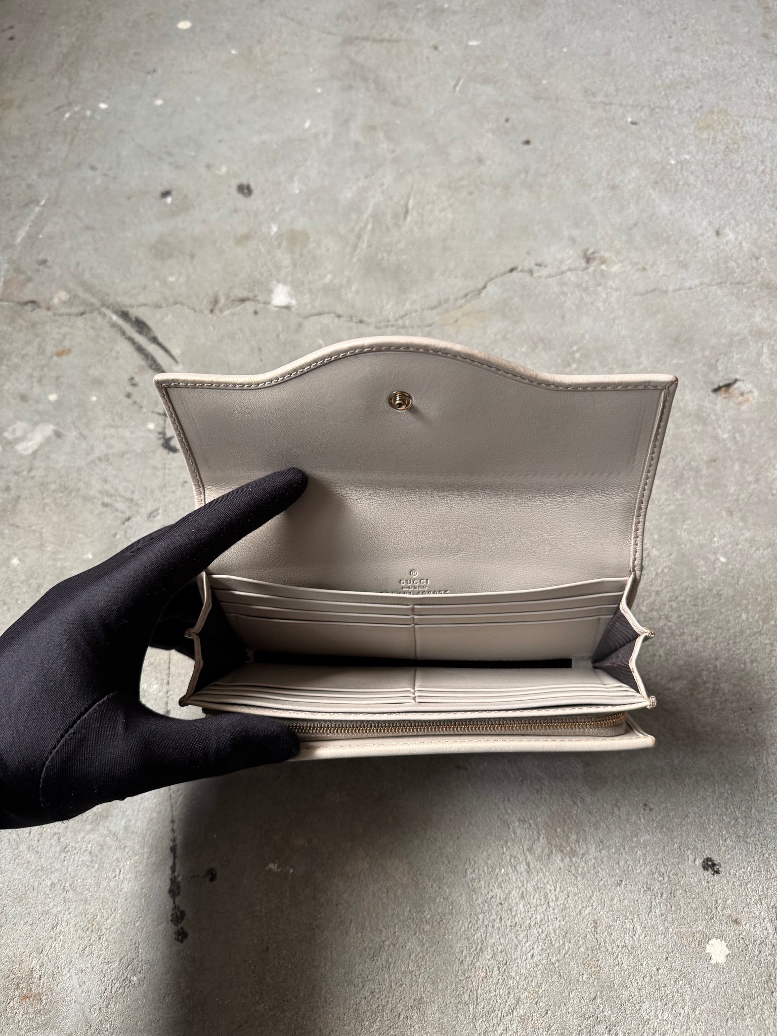 Gucci GG Guccissima Sukey Wallet Off-White