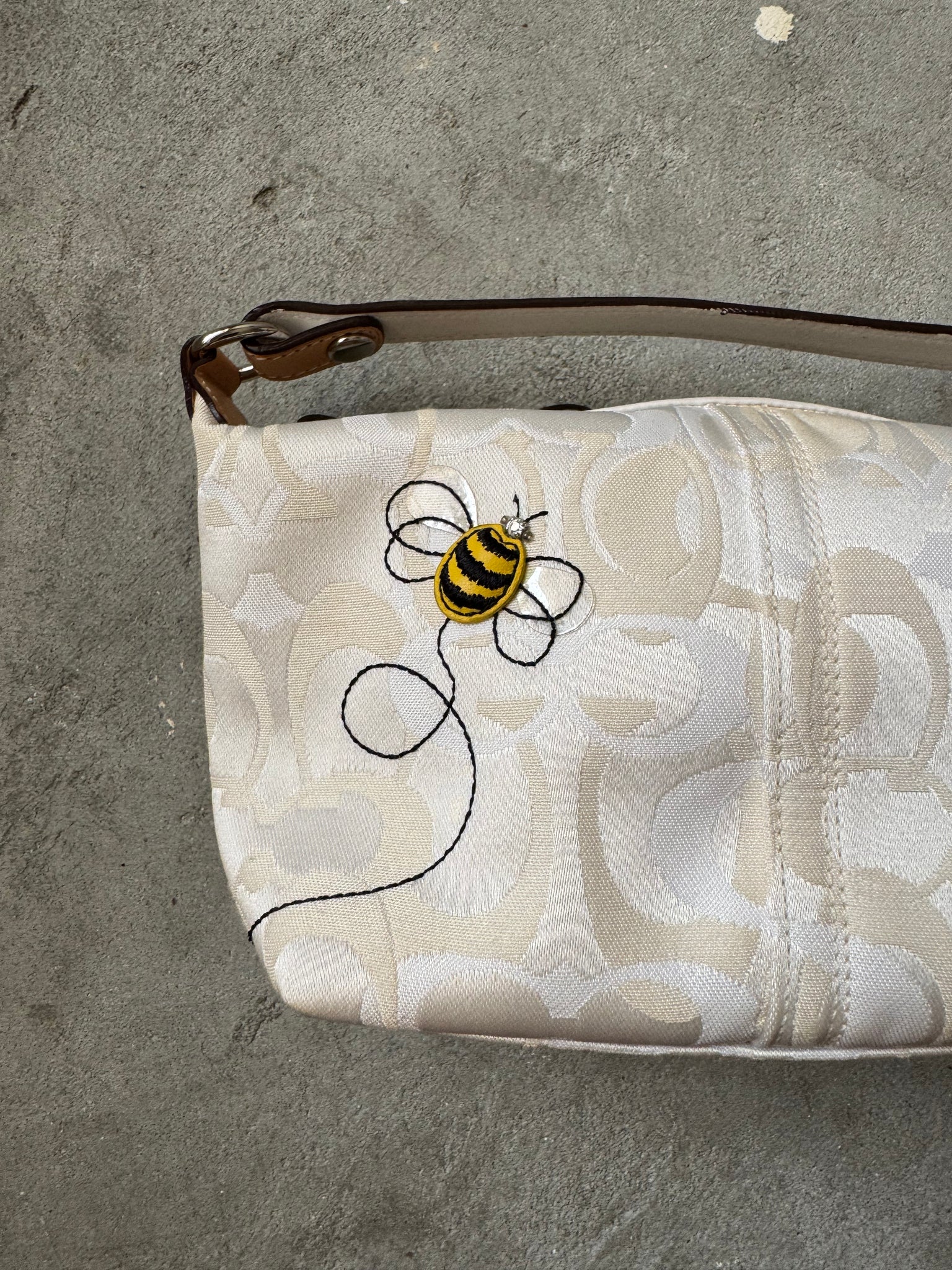 Coach Hobo Bumblebee Shoulder Bag White